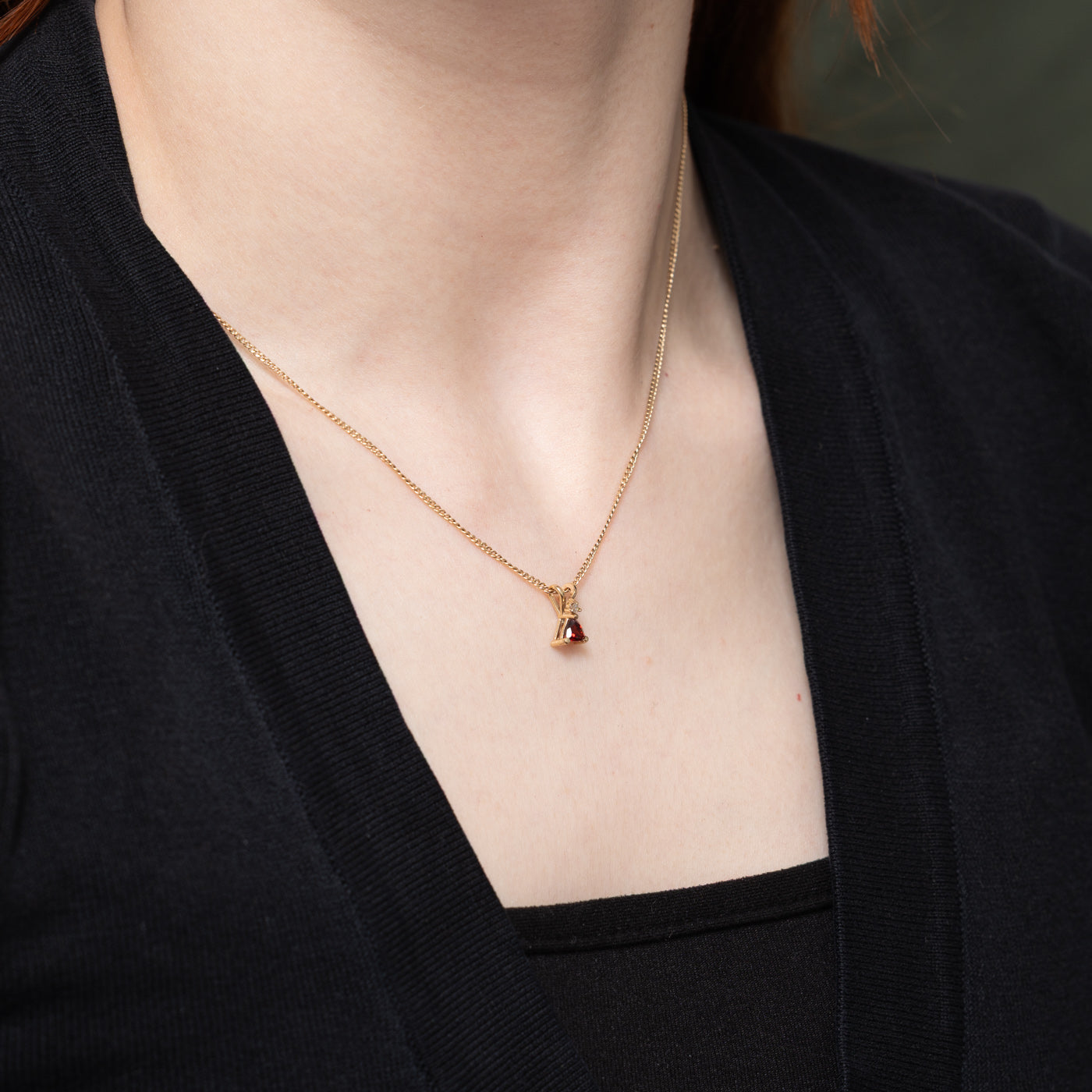 Pendentif en grenat taille trillion et diamants