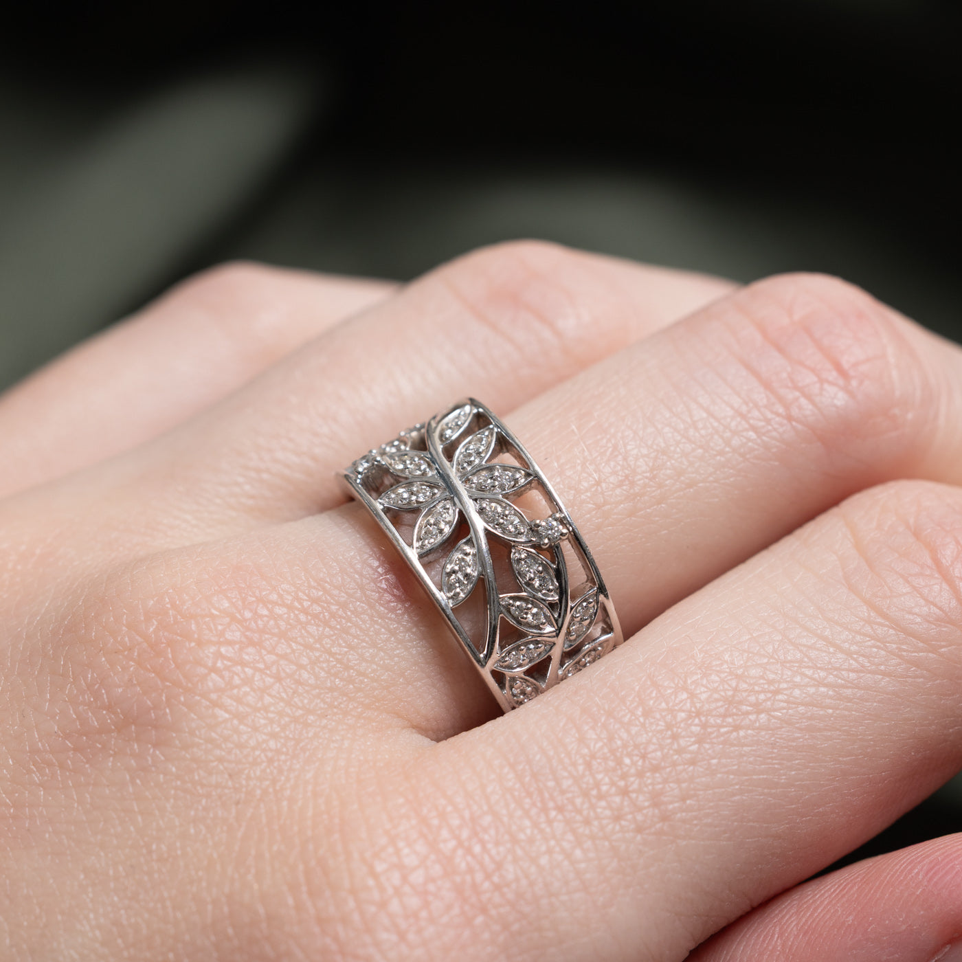 Diamond Leaf Design Wide Band | 0.21ctw | SZ 7.0 |