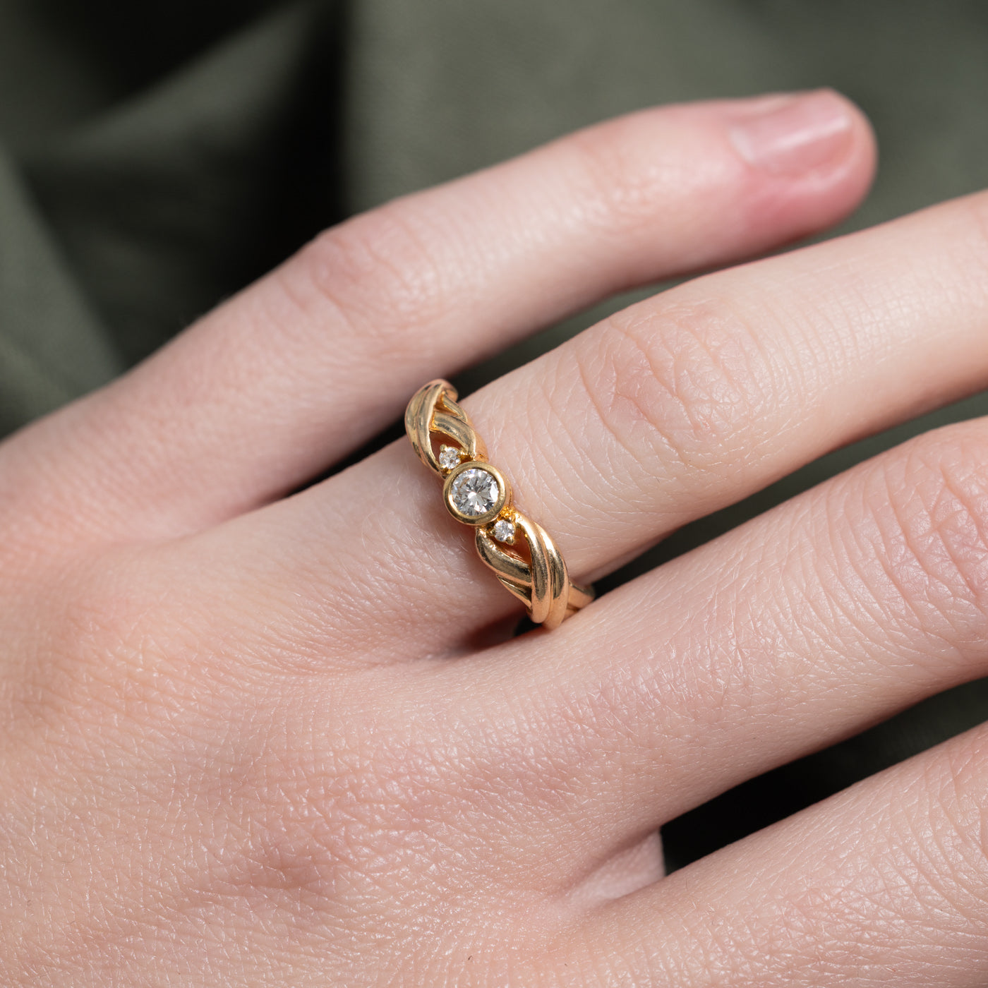 Bezel Set Diamond Twisted Ring | 0.16ctw | SZ 5.5 |