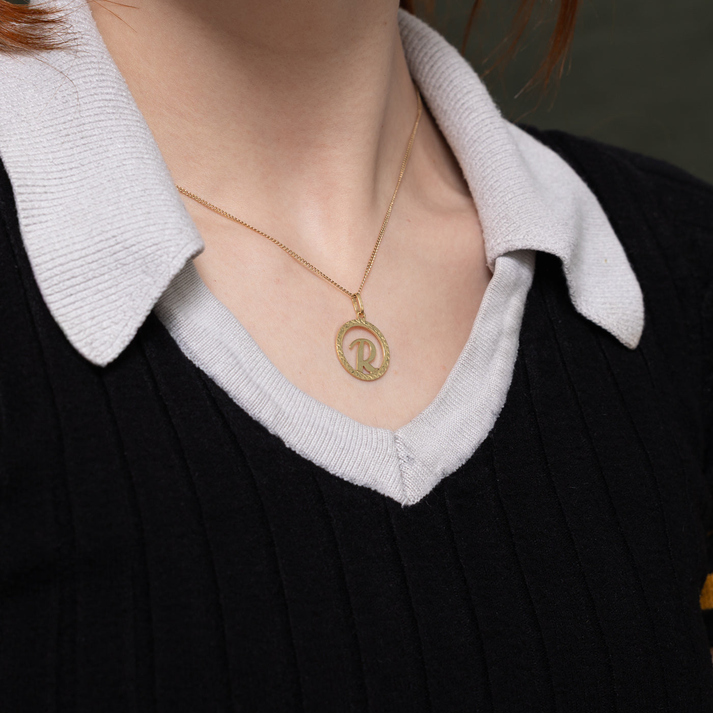 14k Yellow Gold Letter "R" Circle Charm