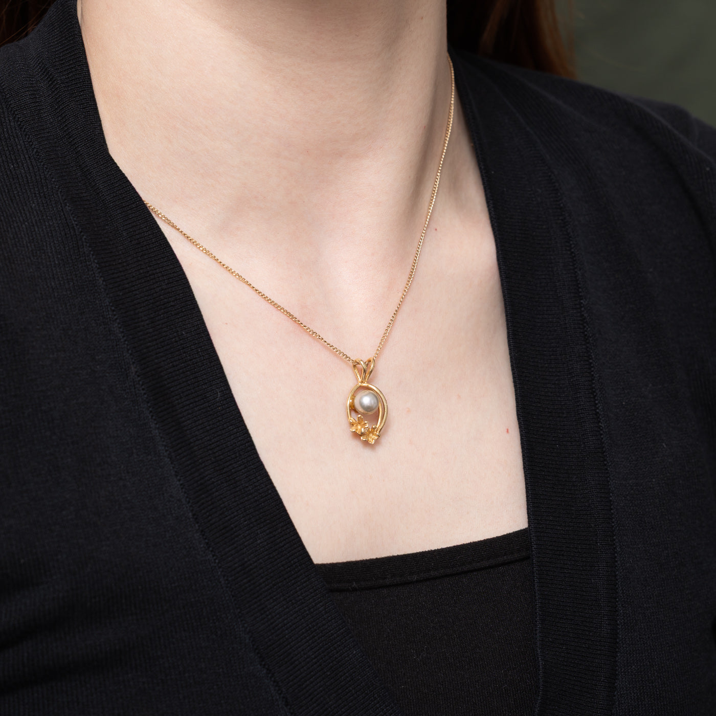 Pearl Floral Design Pendant