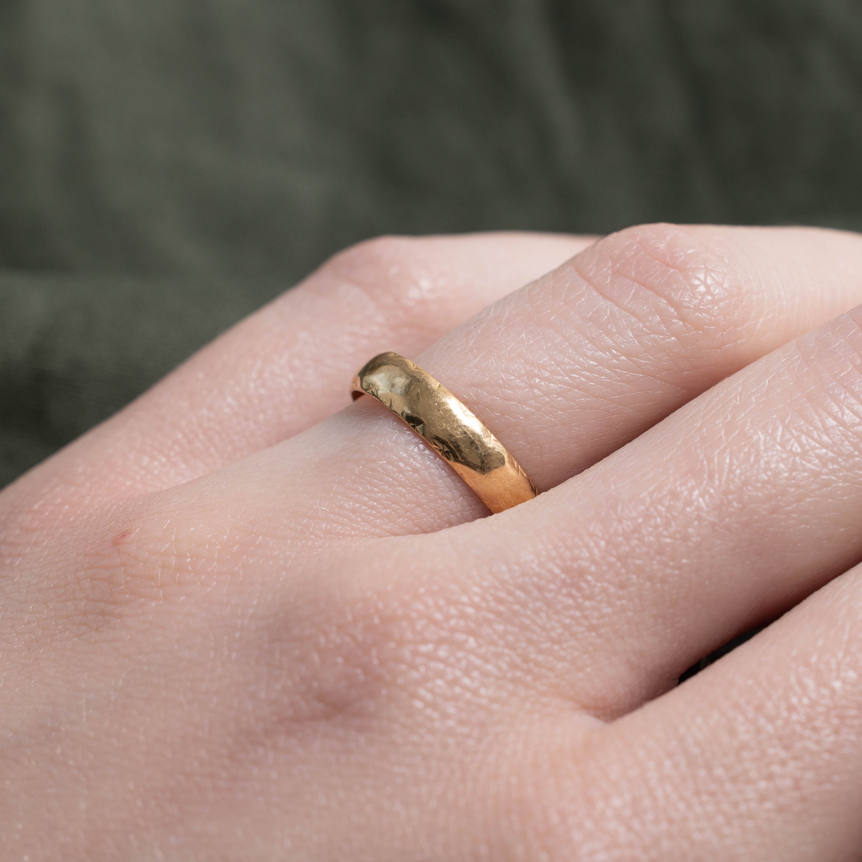 Italian Yellow Gold Textured Band | 3.90mm | SZ 6