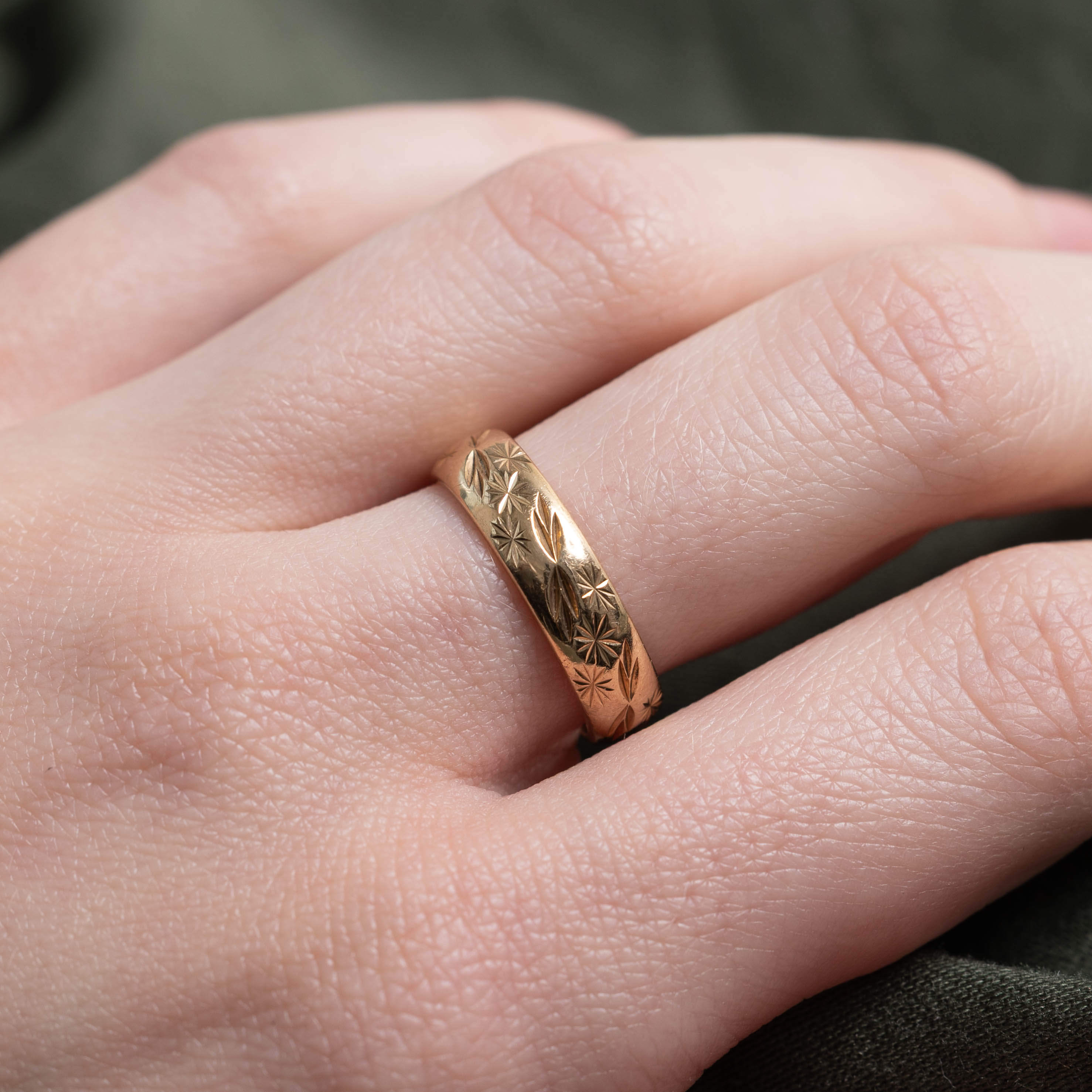 1991 London UK Floral Engraved Band | 4.95mm | SZ 6.75