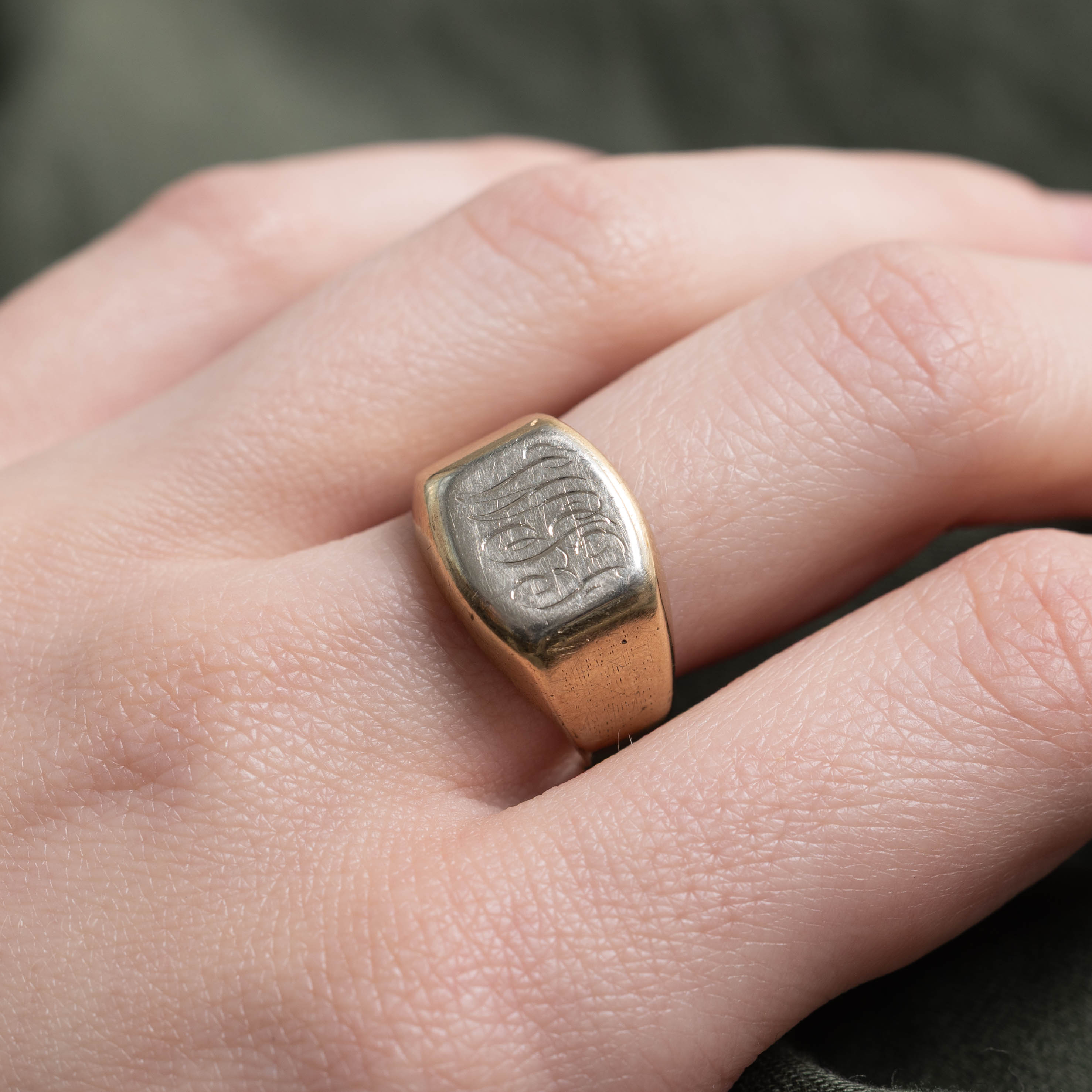 10k Two Tone Initialized Signet Ring | SZ 7.5