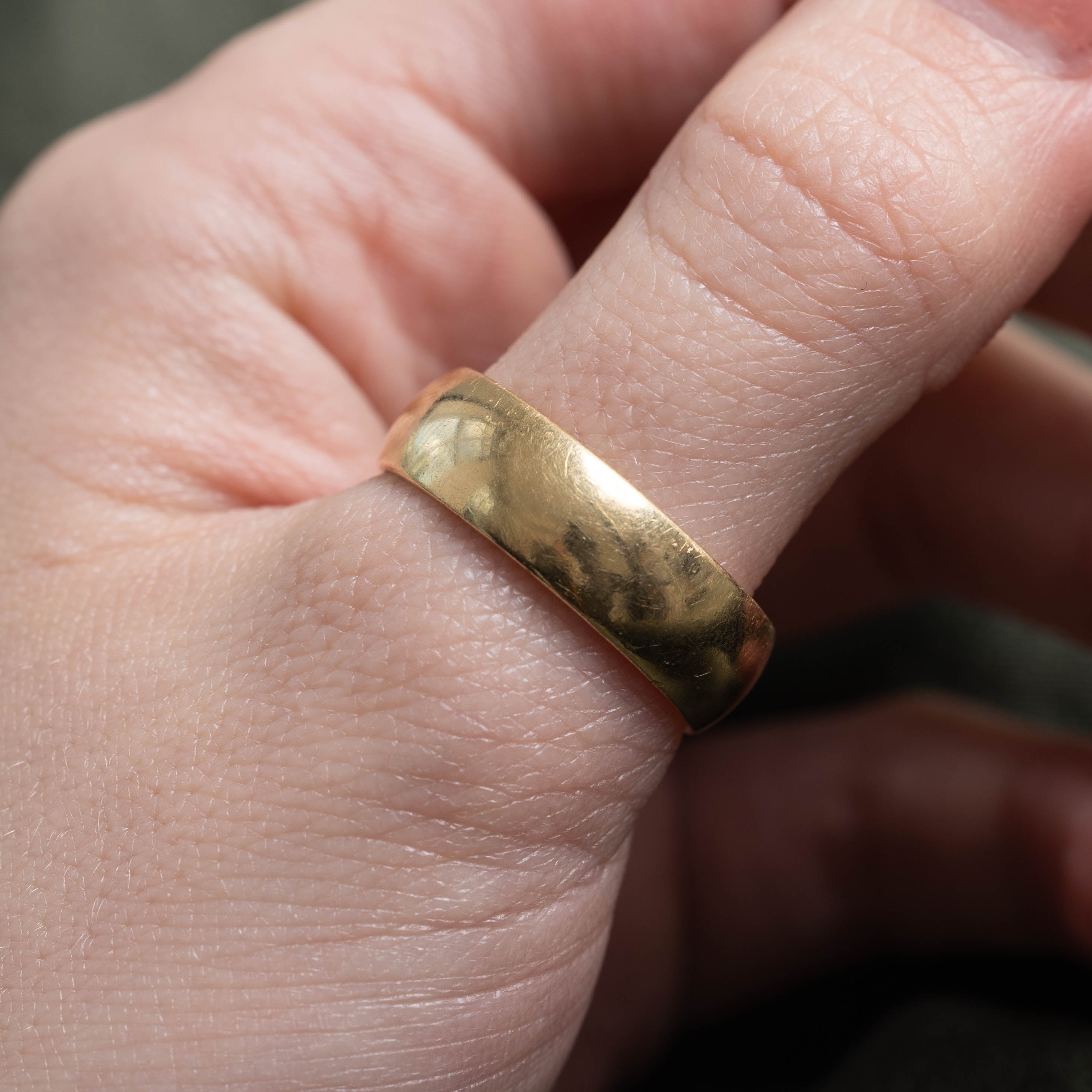 Vintage Canadian Yellow Gold Band | 7.10mm | SZ 11