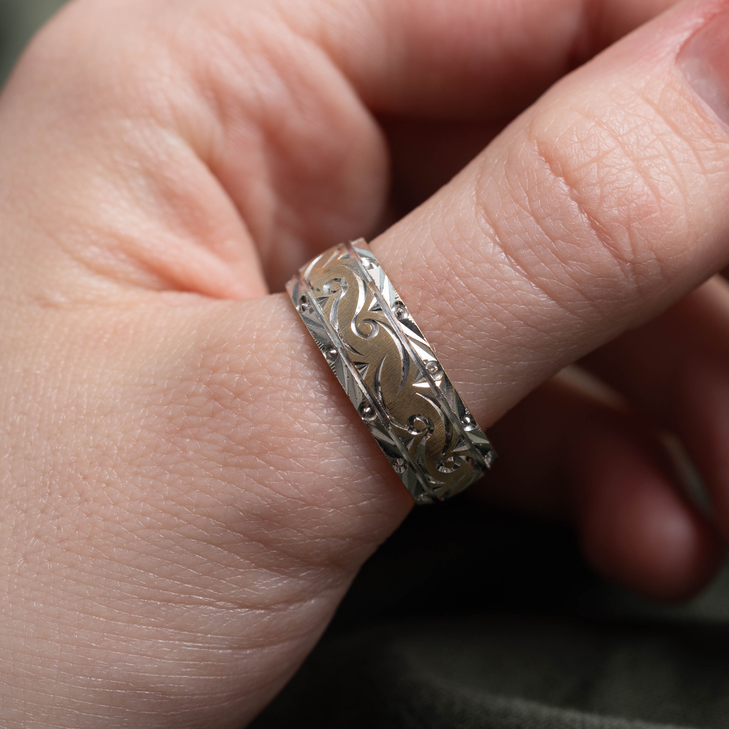 14k Two-Tone Spiral Engraved Band | 7.95mm | SZ 10.5