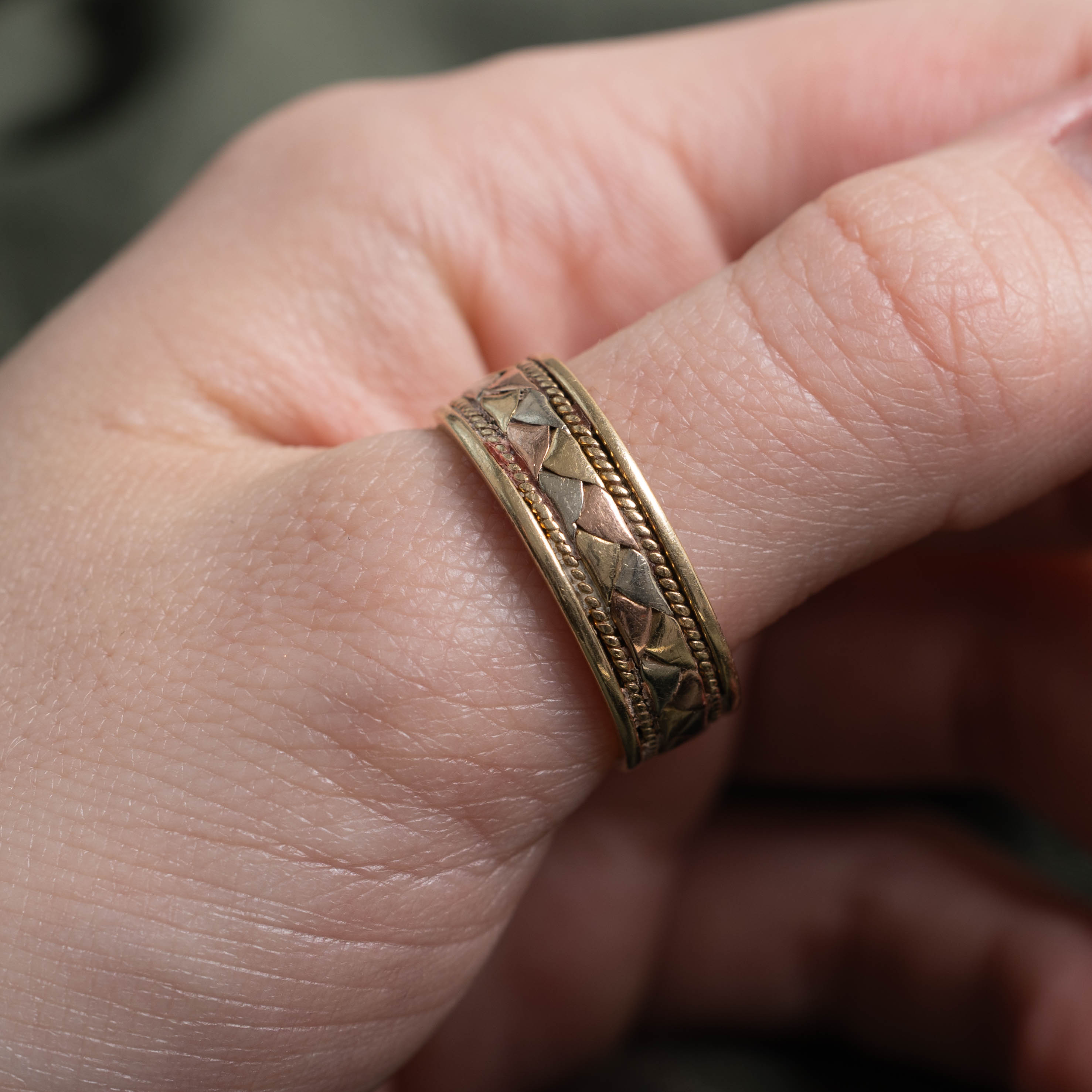 14k Tri Tone Rope Engraved Band | 7.50mm | SZ 10.5