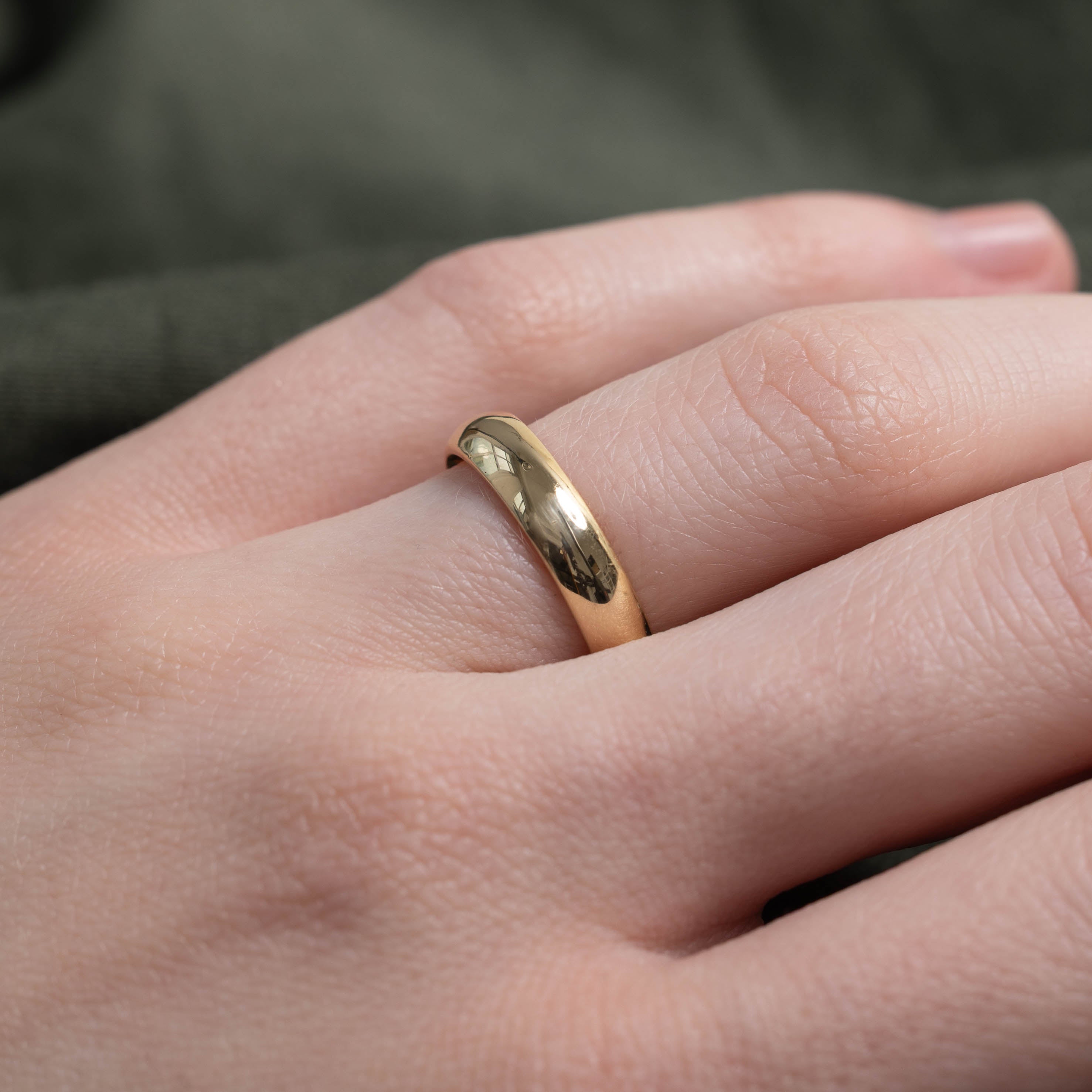 18k Yellow Gold Plain Band | 4.10mm | SZ 5.25