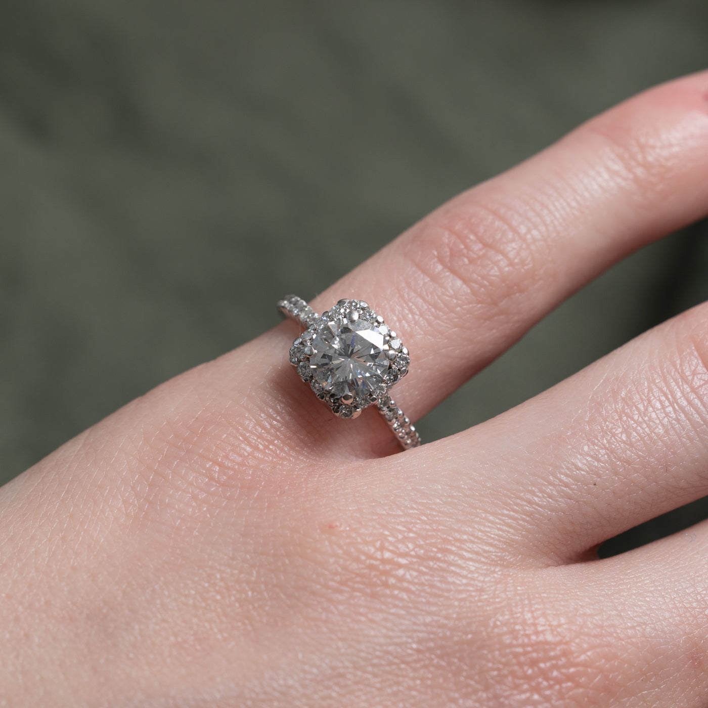 Bague halo en or blanc 18 carats sertie d'un diamant | 1,38 ct VVS2 H, ??? ctw | Taille 4,5