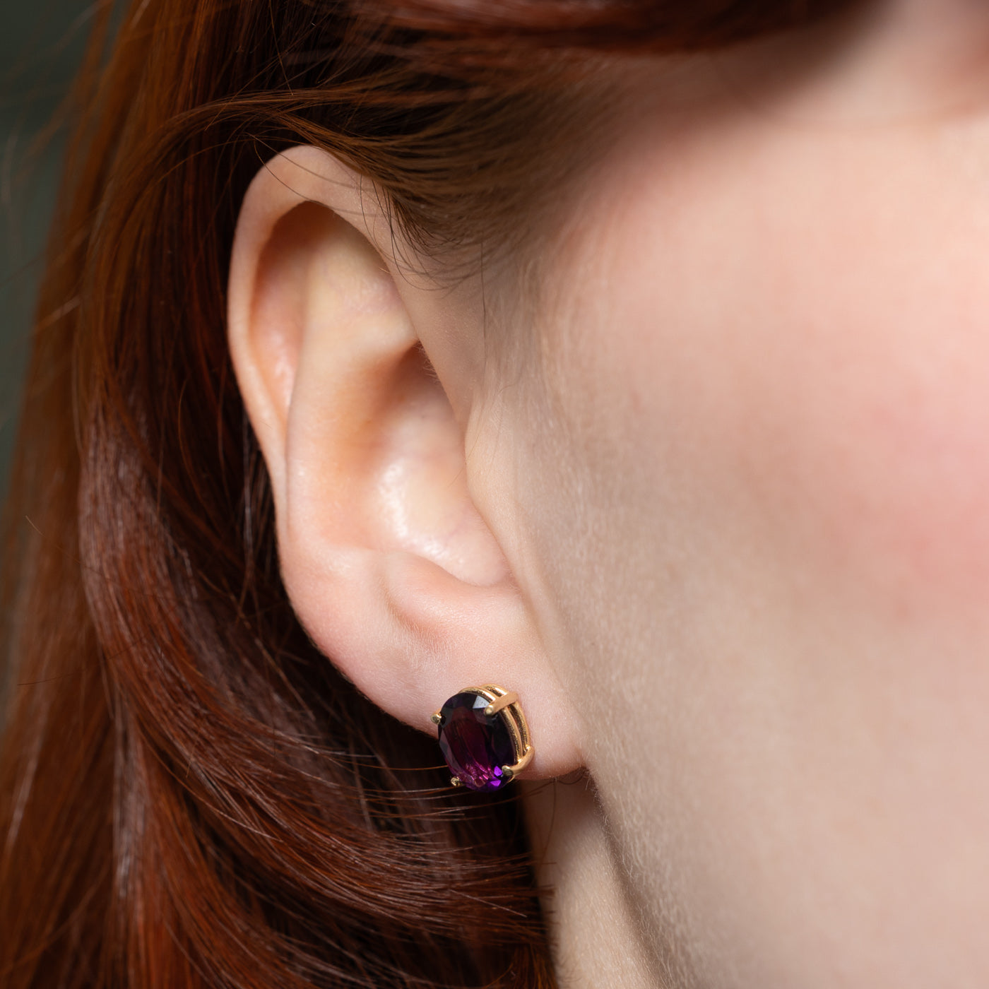 Boucles d'oreilles puces en or 14 carats avec améthyste ovale | 3,00 ct