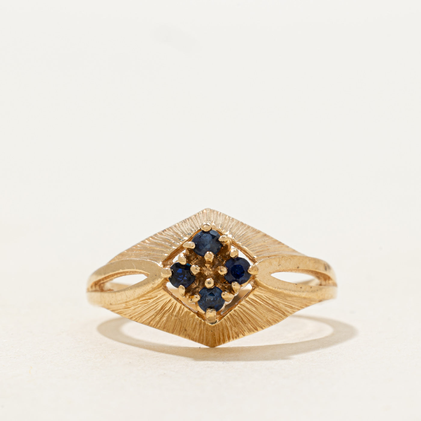Bague géométrique texturée sertie de saphirs | 0,14 ct | Taille 5,75 |