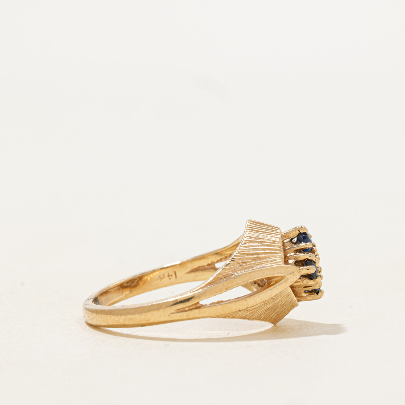 Bague géométrique texturée sertie de saphirs | 0,14 ct | Taille 5,75 |