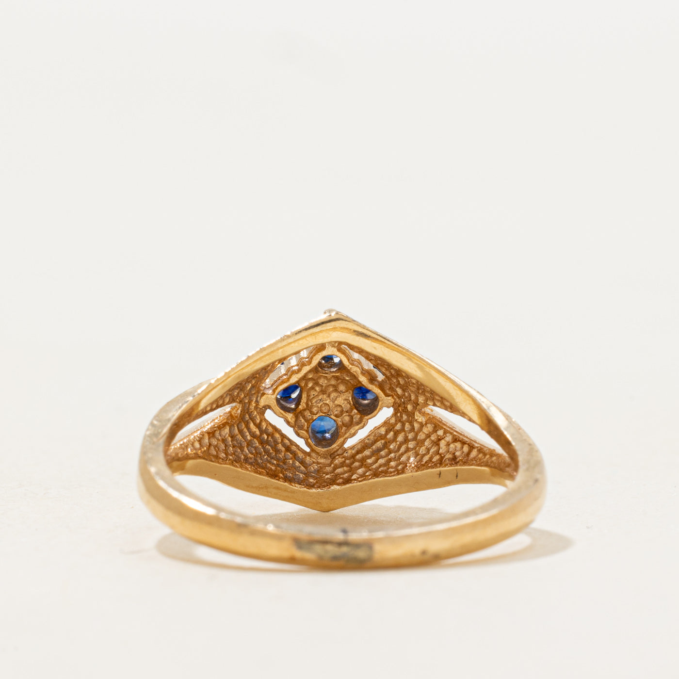 Bague géométrique texturée sertie de saphirs | 0,14 ct | Taille 5,75 |