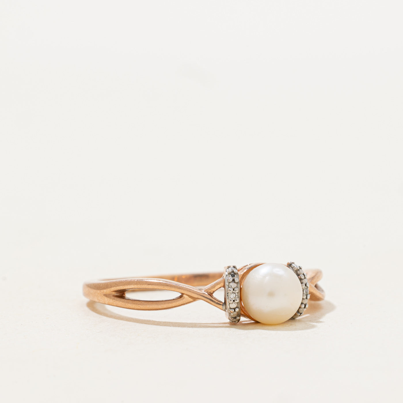 Tension Set Pearl & Diamond Twisted Ring | 0.01ctw | SZ 10.0 |