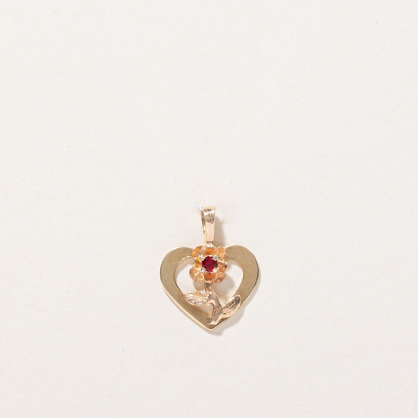 Paste Glass Heart & Rose Pendant | 0.01ct |