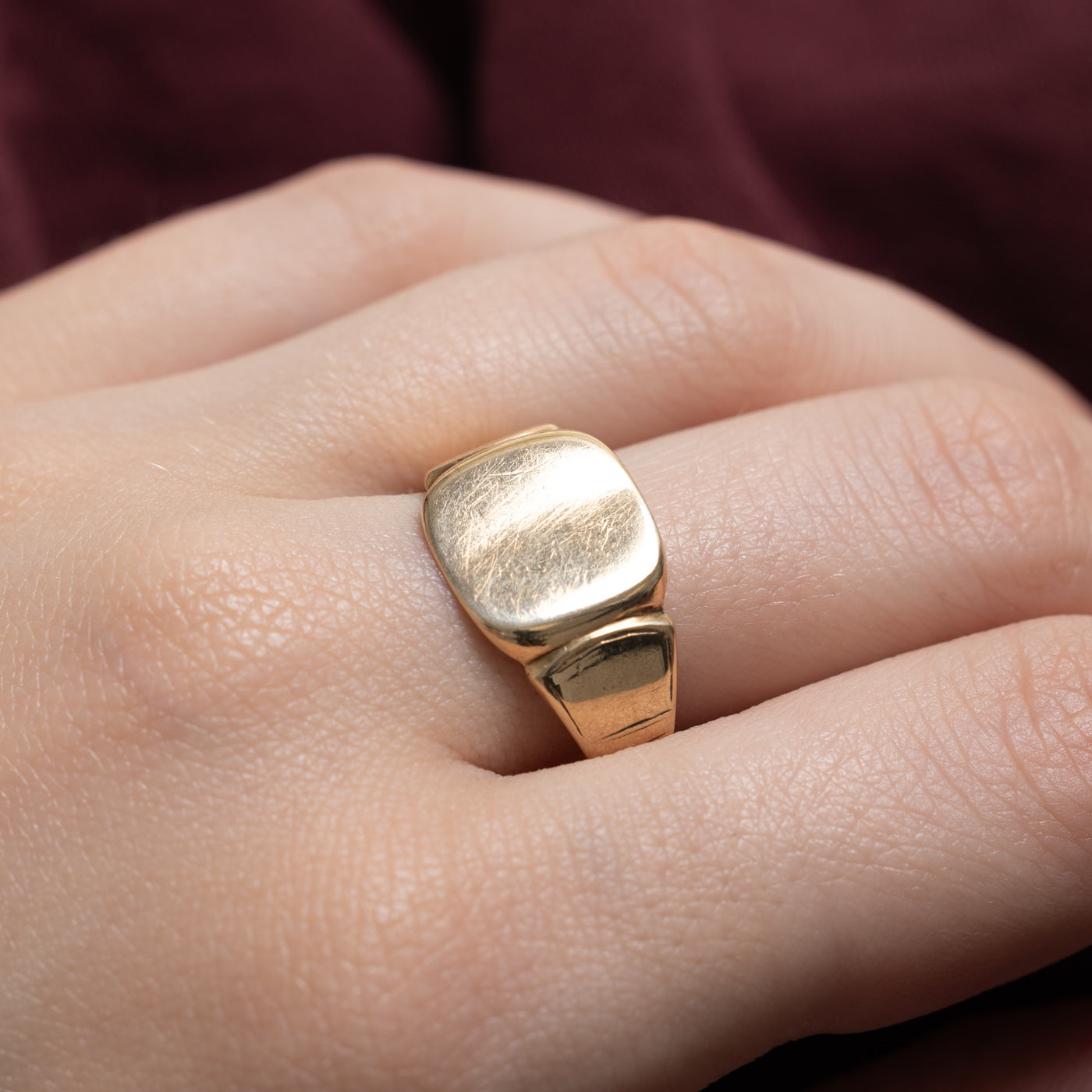 Vintage Canadian Yellow Gold Grooved Signet Ring | SZ 9.5