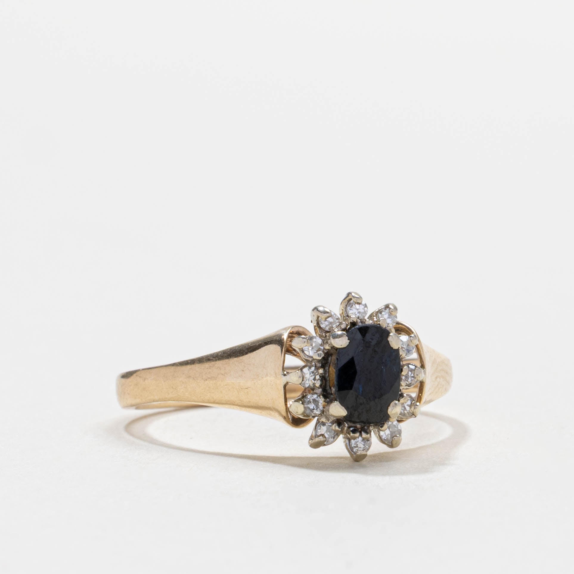 14k Oval Cut Sapphire & Diamond Petal Halo Ring | SZ 8.75