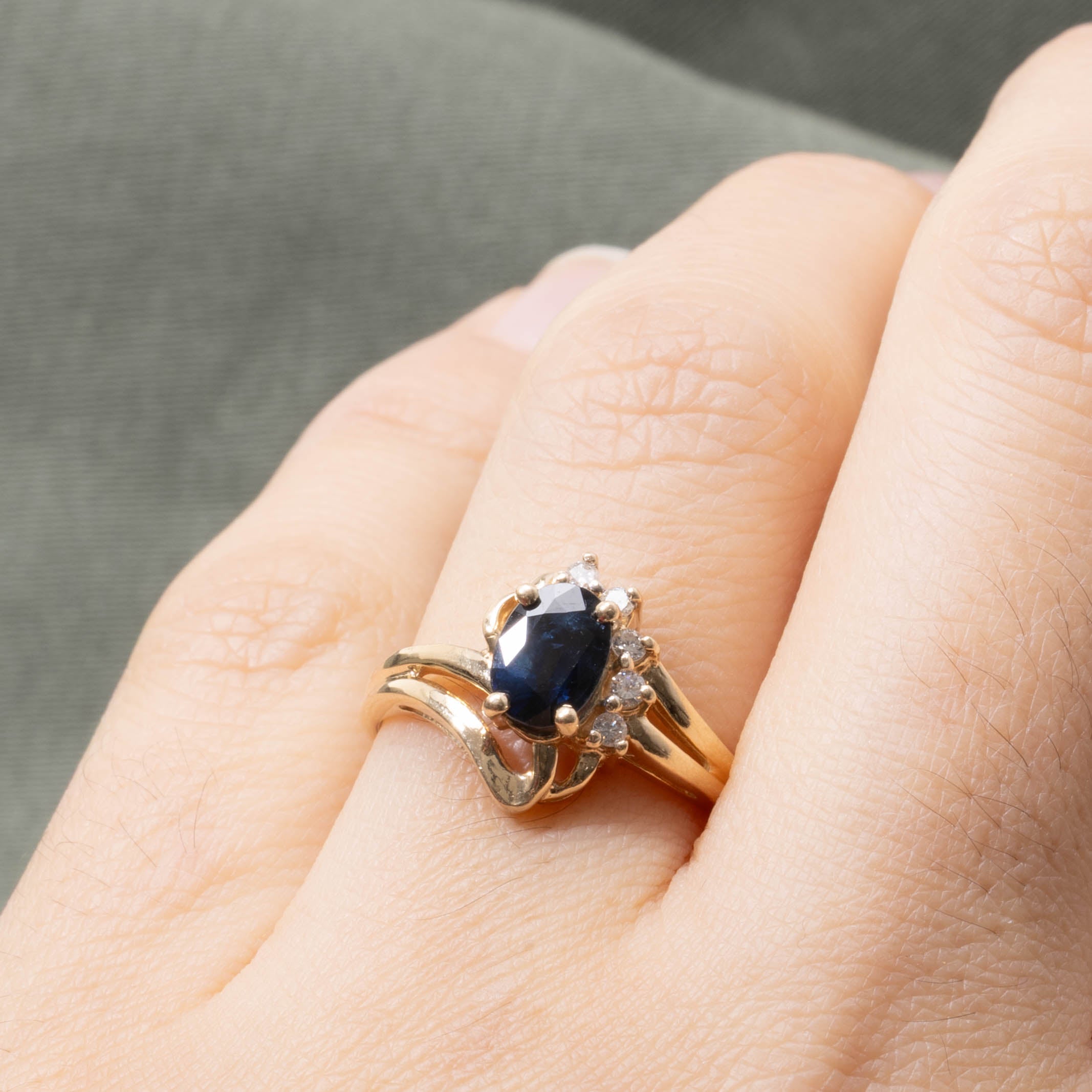 14k Oval Cut Sapphire & Diamond Accented Ring | SZ 6