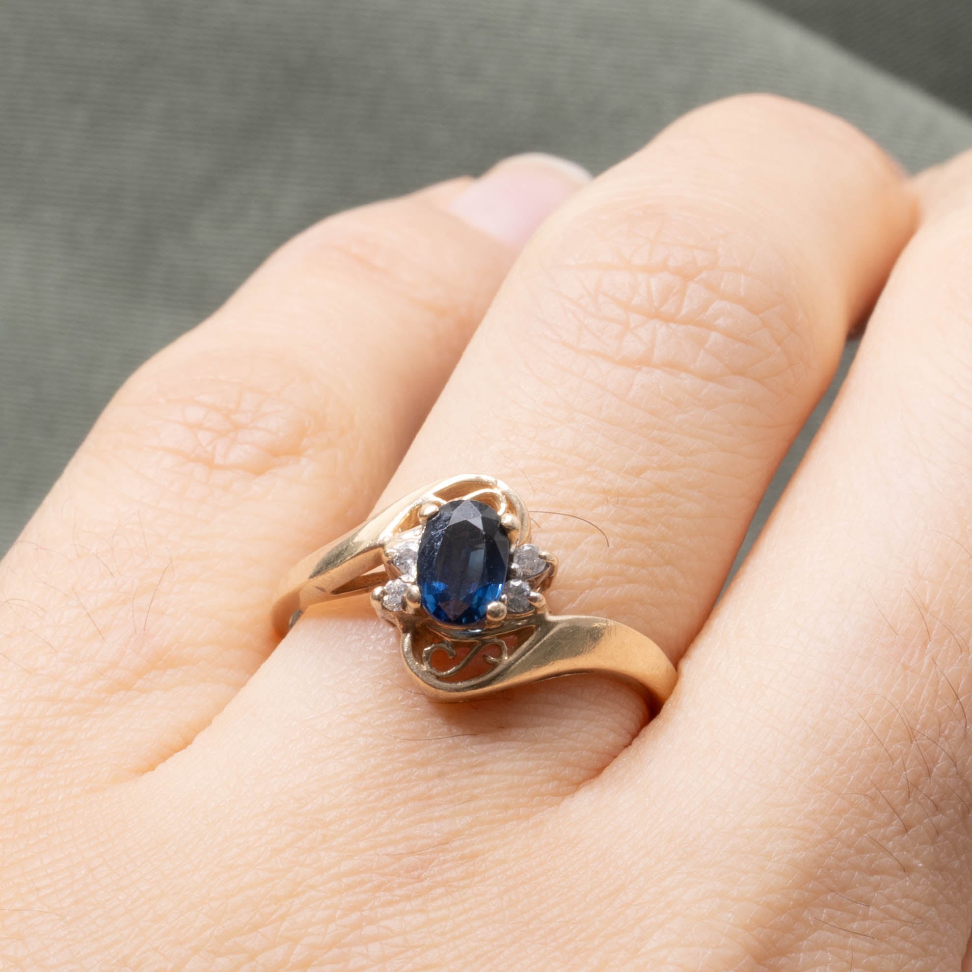 14k Sapphire & Diamond Scrollwork Bypass Ring | SZ 7.75