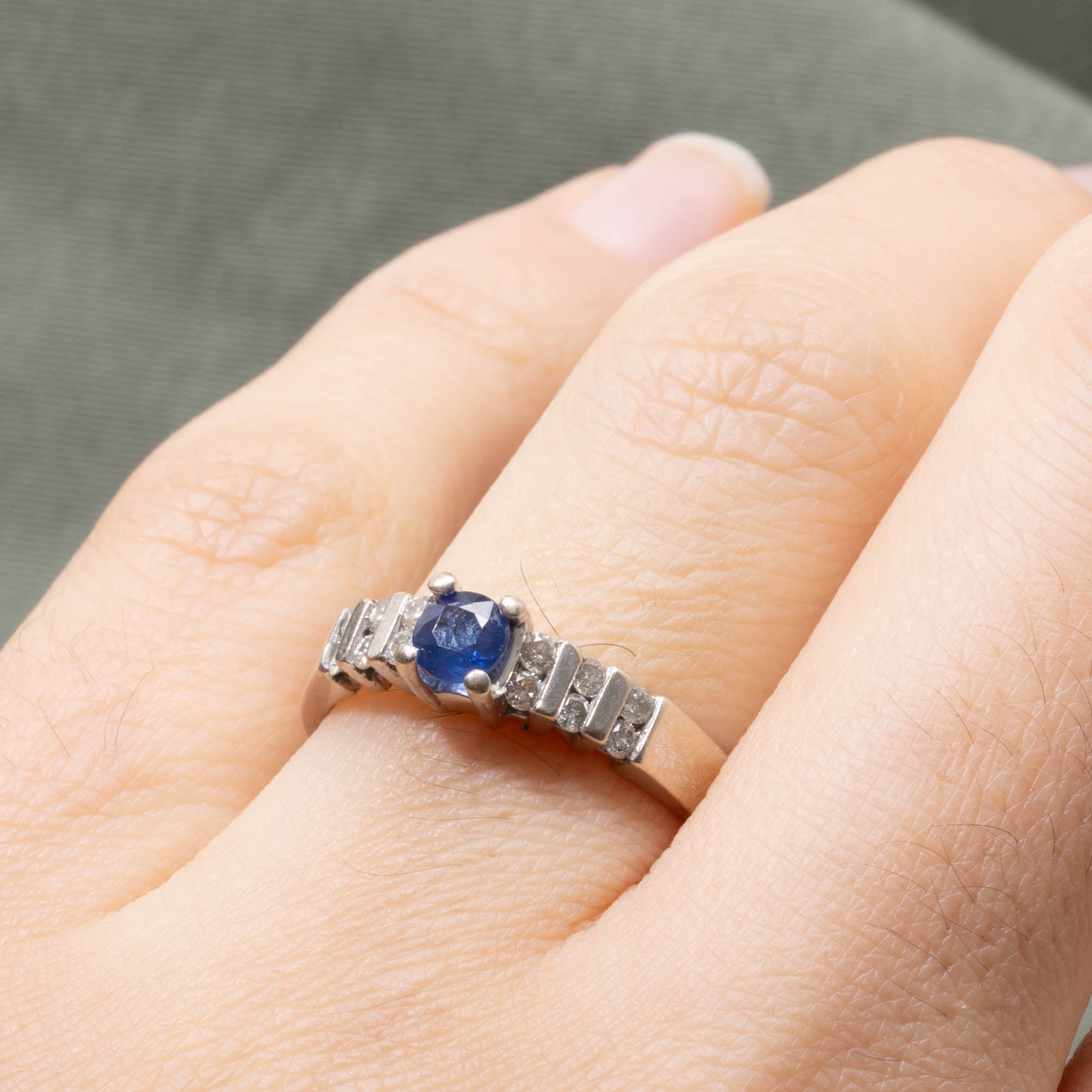 14k Round Cut Sapphire & Diamond Accented Ring | SZ 7.25