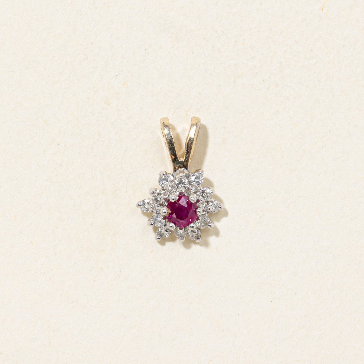Pendentif halo de pétales de rubis et de diamants