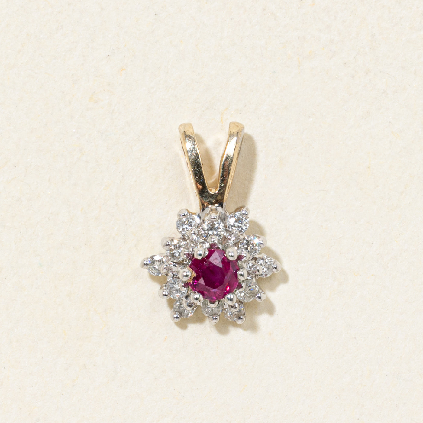 Pendentif halo de pétales de rubis et de diamants