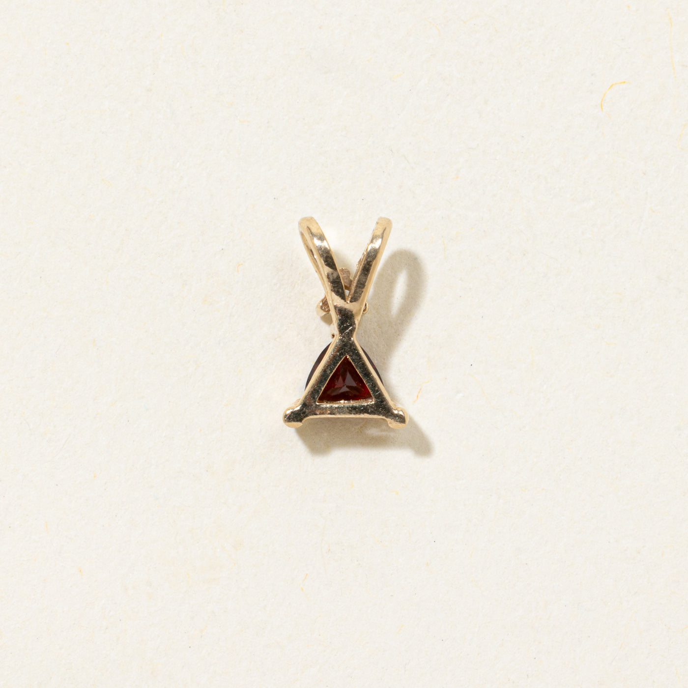 Pendentif en grenat taille trillion et diamants