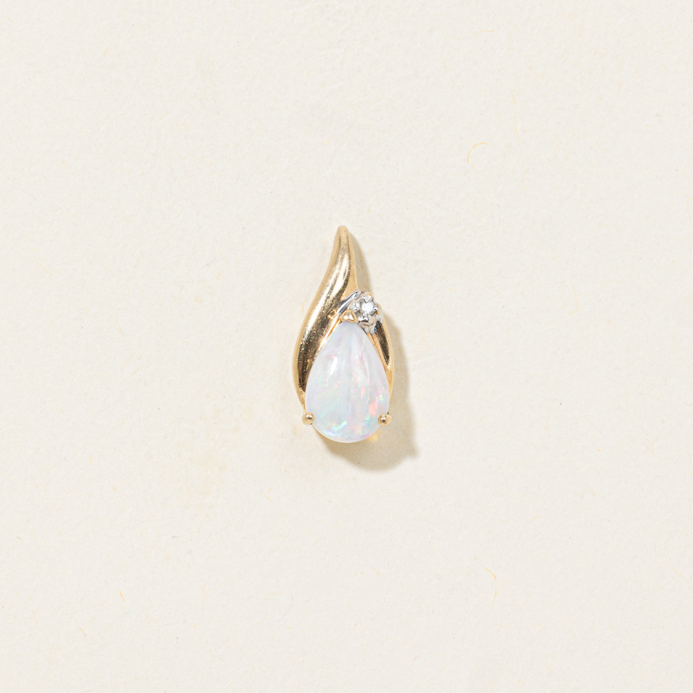 Pendentif en opale et diamants 