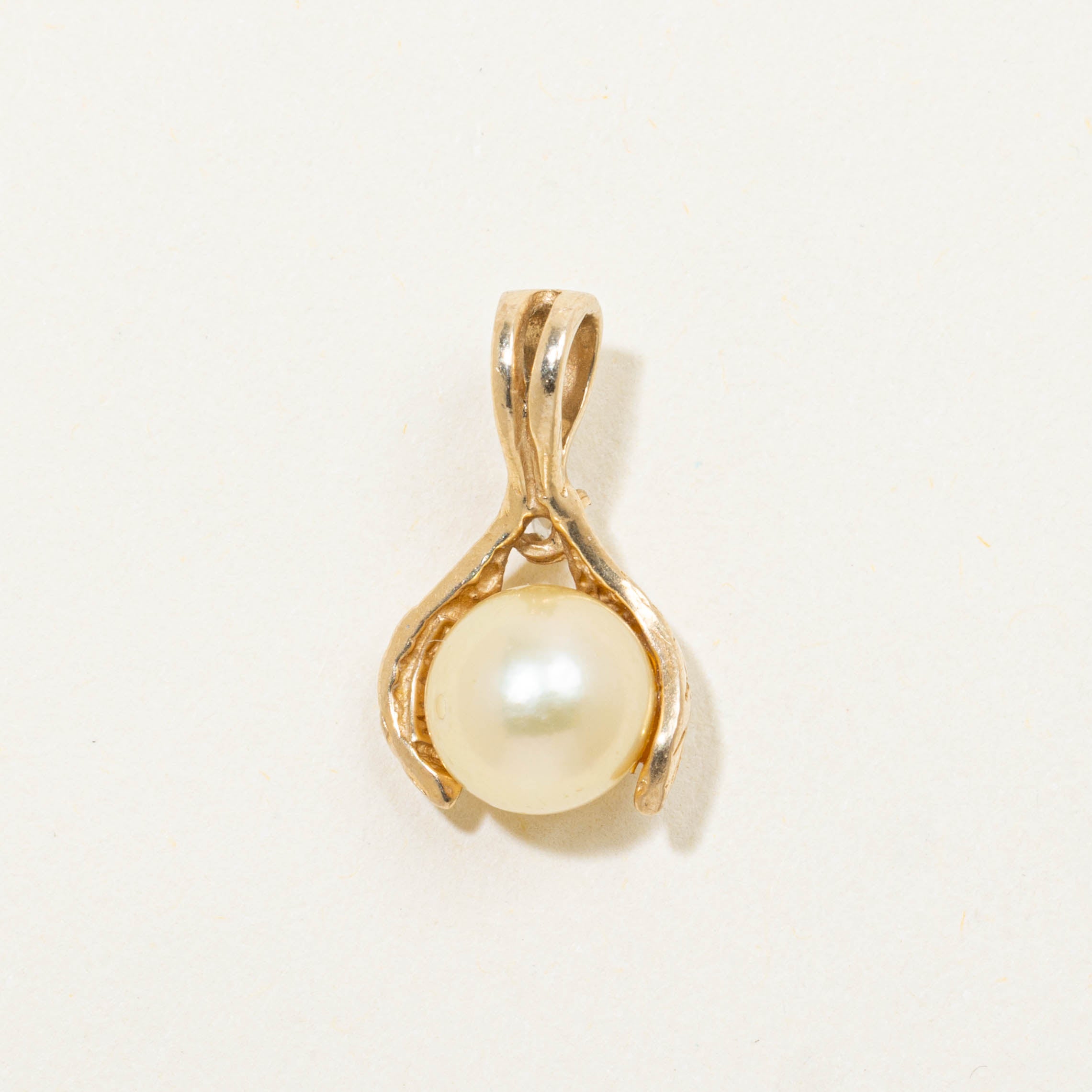 14k Pearl & Diamond Leaf Engraved Pendant