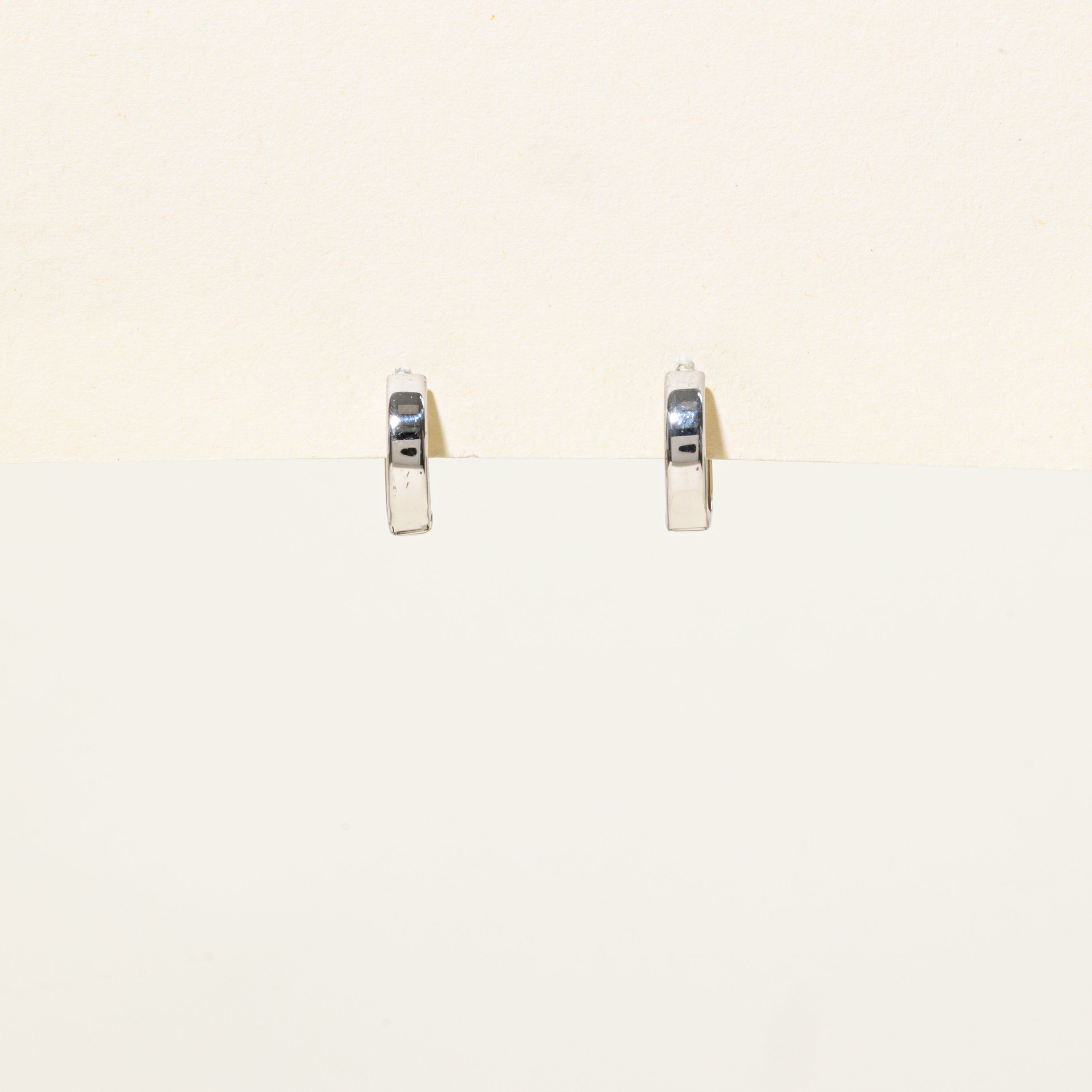 Boucles d'oreilles créoles simples en or blanc 10 carats