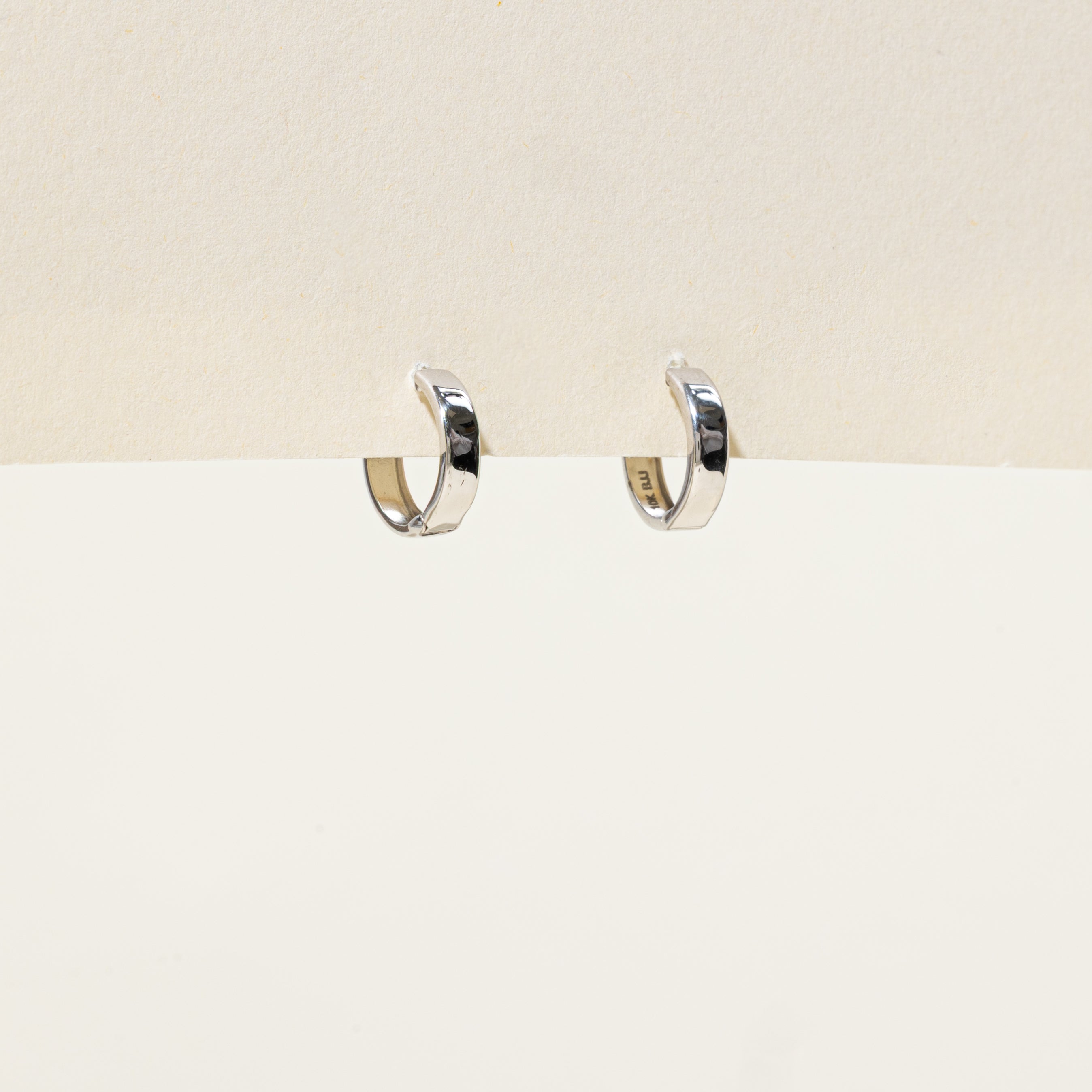 Boucles d'oreilles créoles simples en or blanc 10 carats