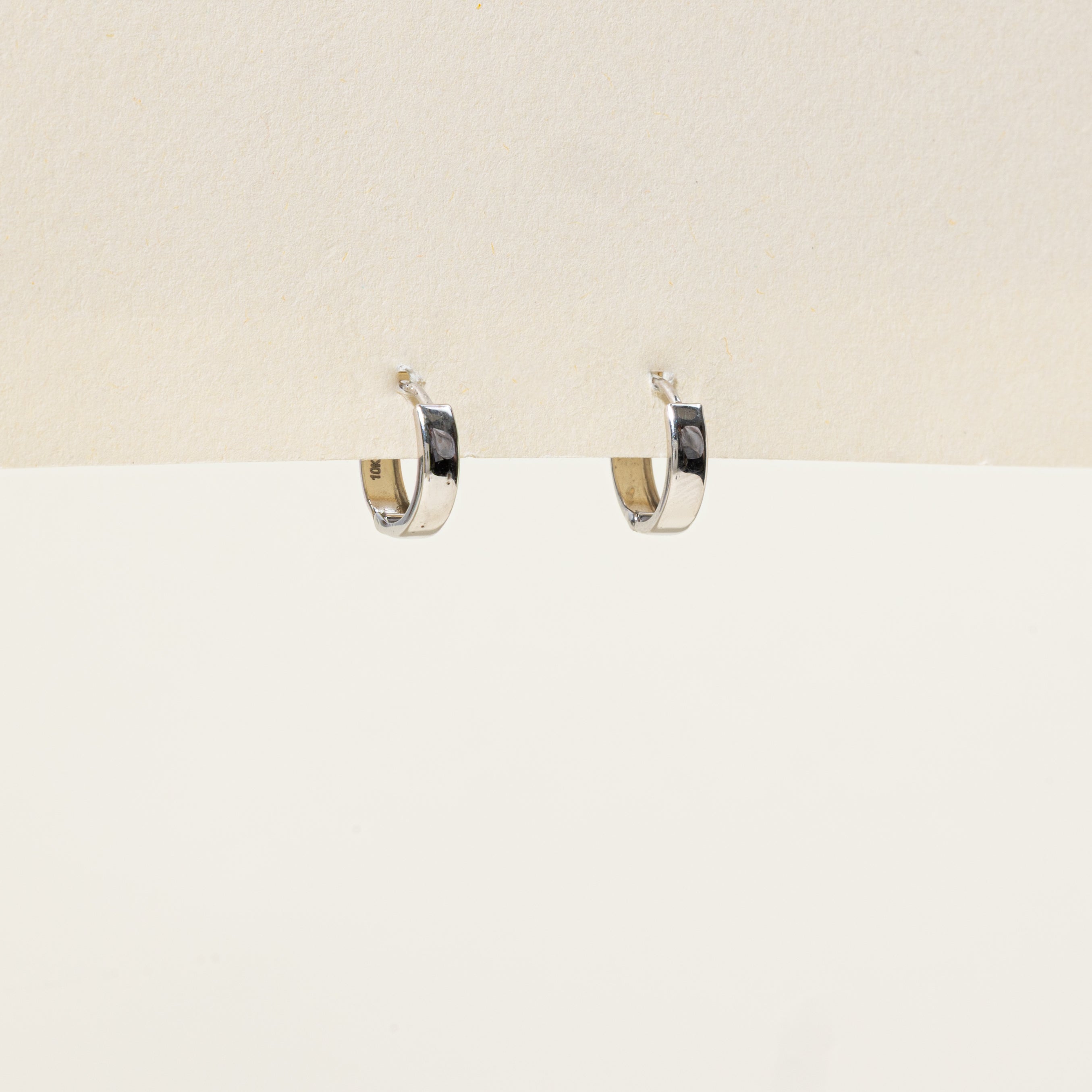 Boucles d'oreilles créoles simples en or blanc 10 carats