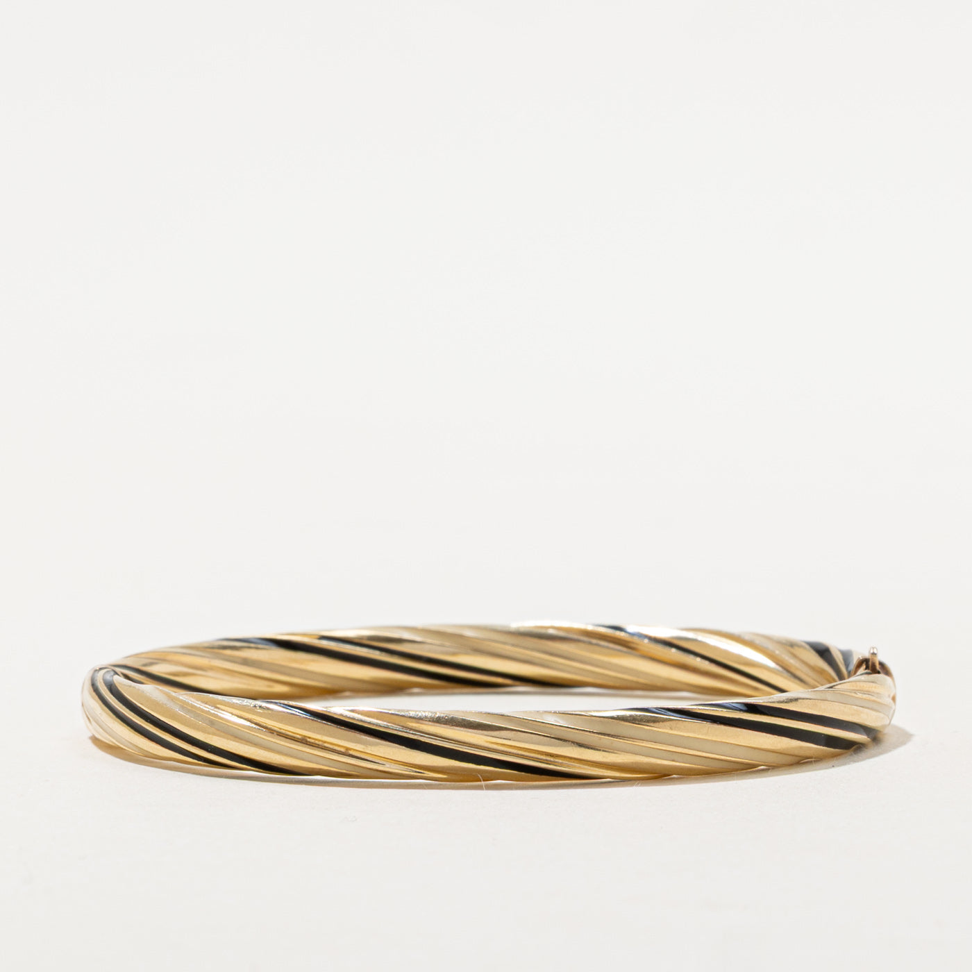 Bracelet jonc torsadé rainuré en émail noir et blanc | 7" |