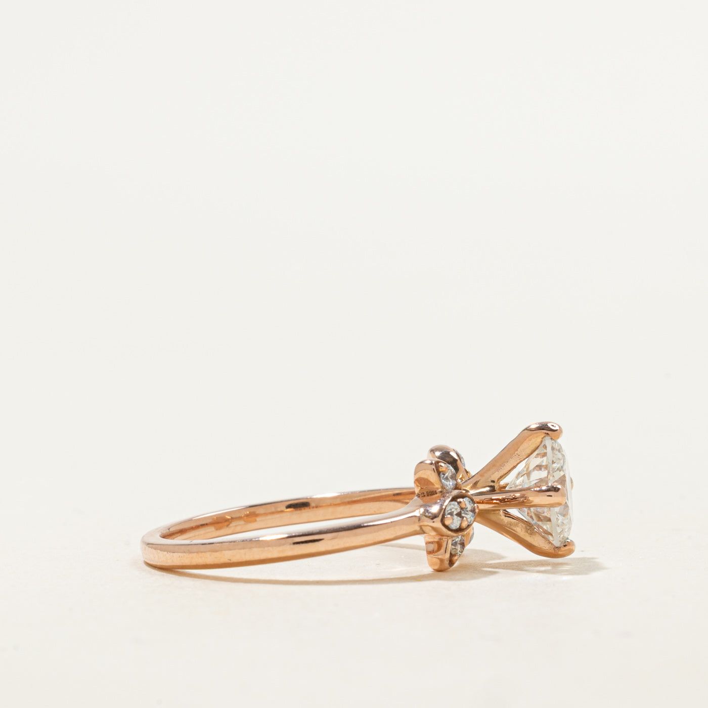 Bague en or rose 14 carats sertie de diamants en forme de feuille | 0,98 ct SI1 G/H, 0,12 ct au total | Taille 5,5