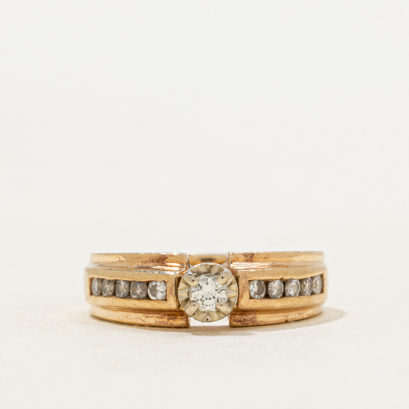 Illusion Set Diamond Accented Ring | 0.29ctw | SZ 5 |
