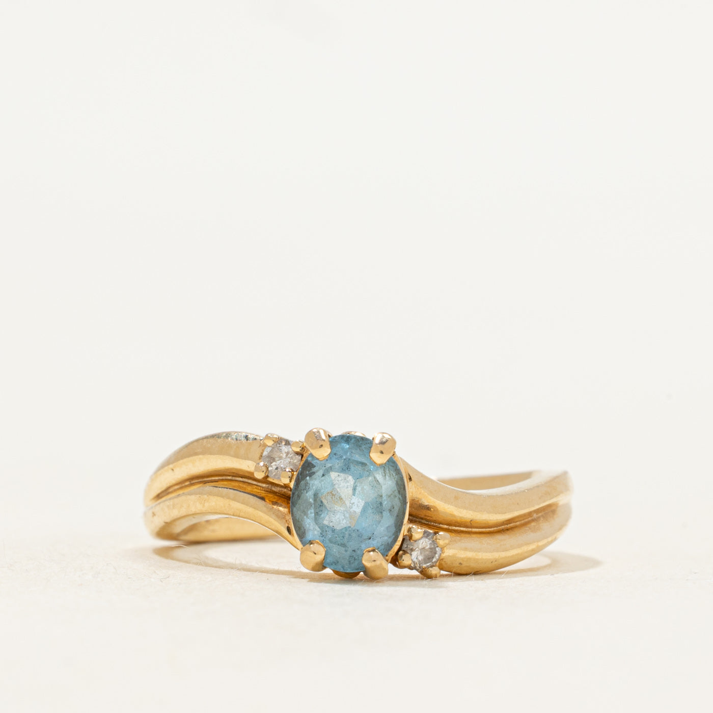 Aquamarine and Diamond Accent Ring | 0.05 ctw SZ 6.25 |