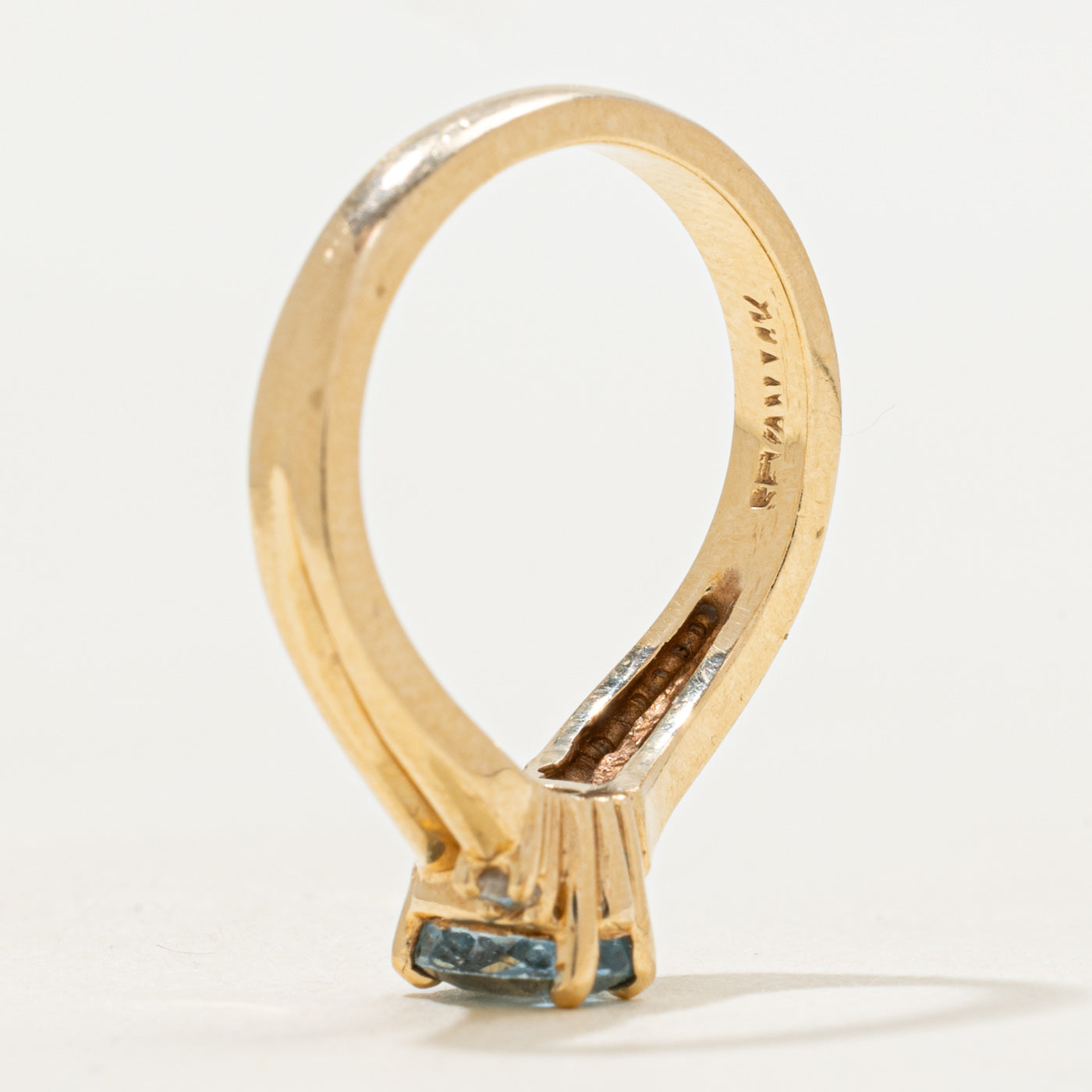 Aquamarine and Diamond Accent Ring | 0.05 ctw SZ 6.25 |