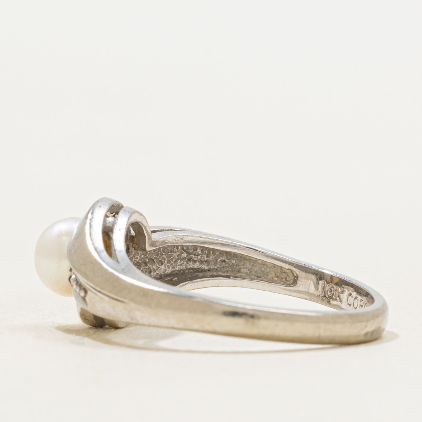 10k White Gold Pearl & Diamond Ring | 0.02ctw | SZ 6 |
