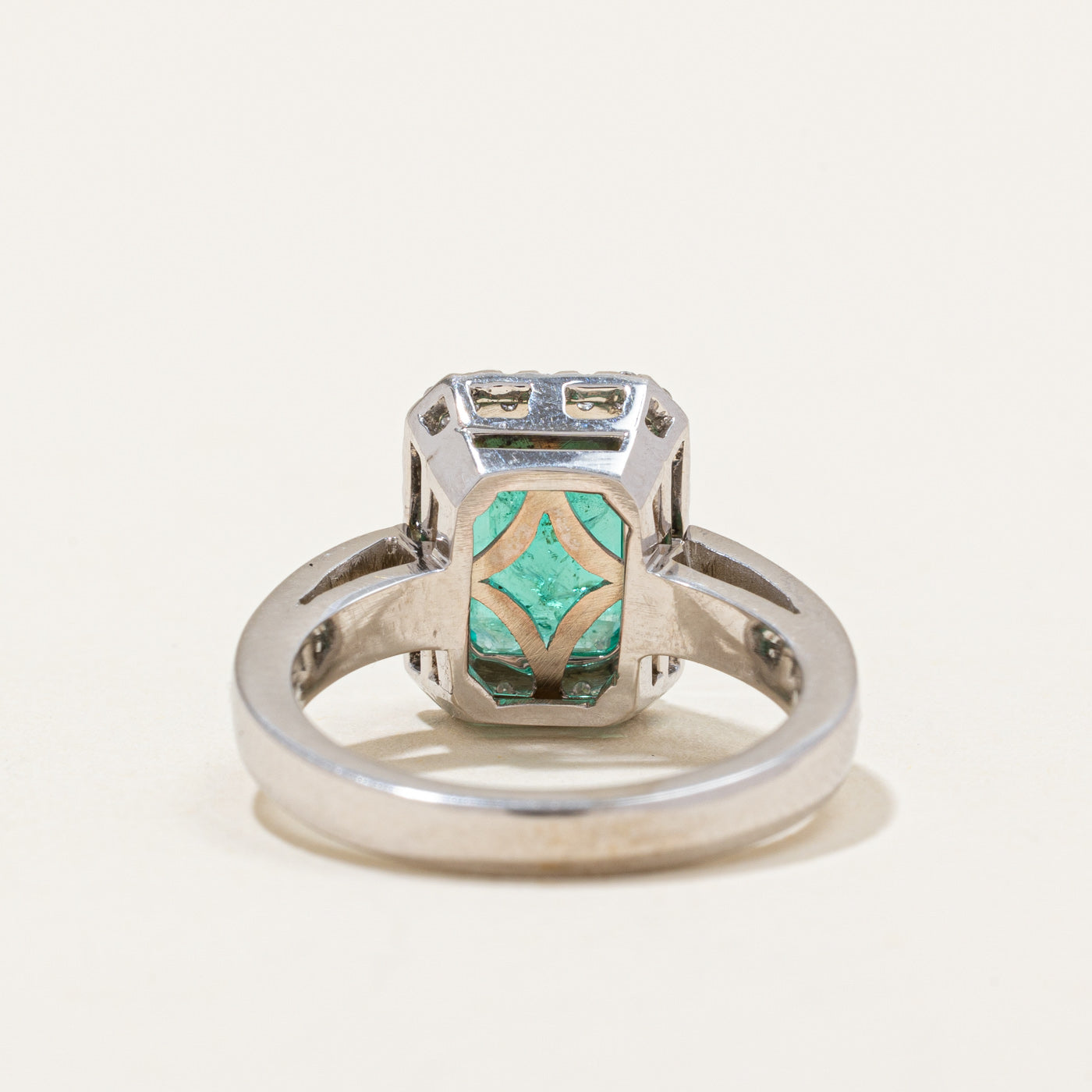 18k Emerald & Diamond Halo Ring | 2.75ct, 0.20ctw | SZ 5.75 |