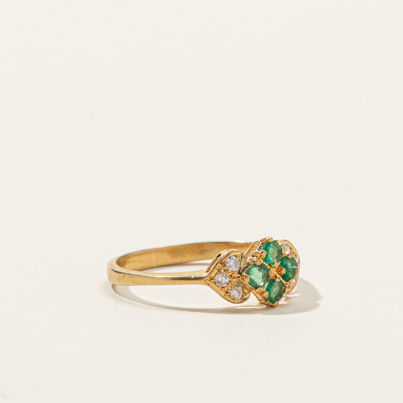 Bague sertie d'émeraudes et de diamants | 0,24 ct | 0,06 ct | Taille 6,75 | 