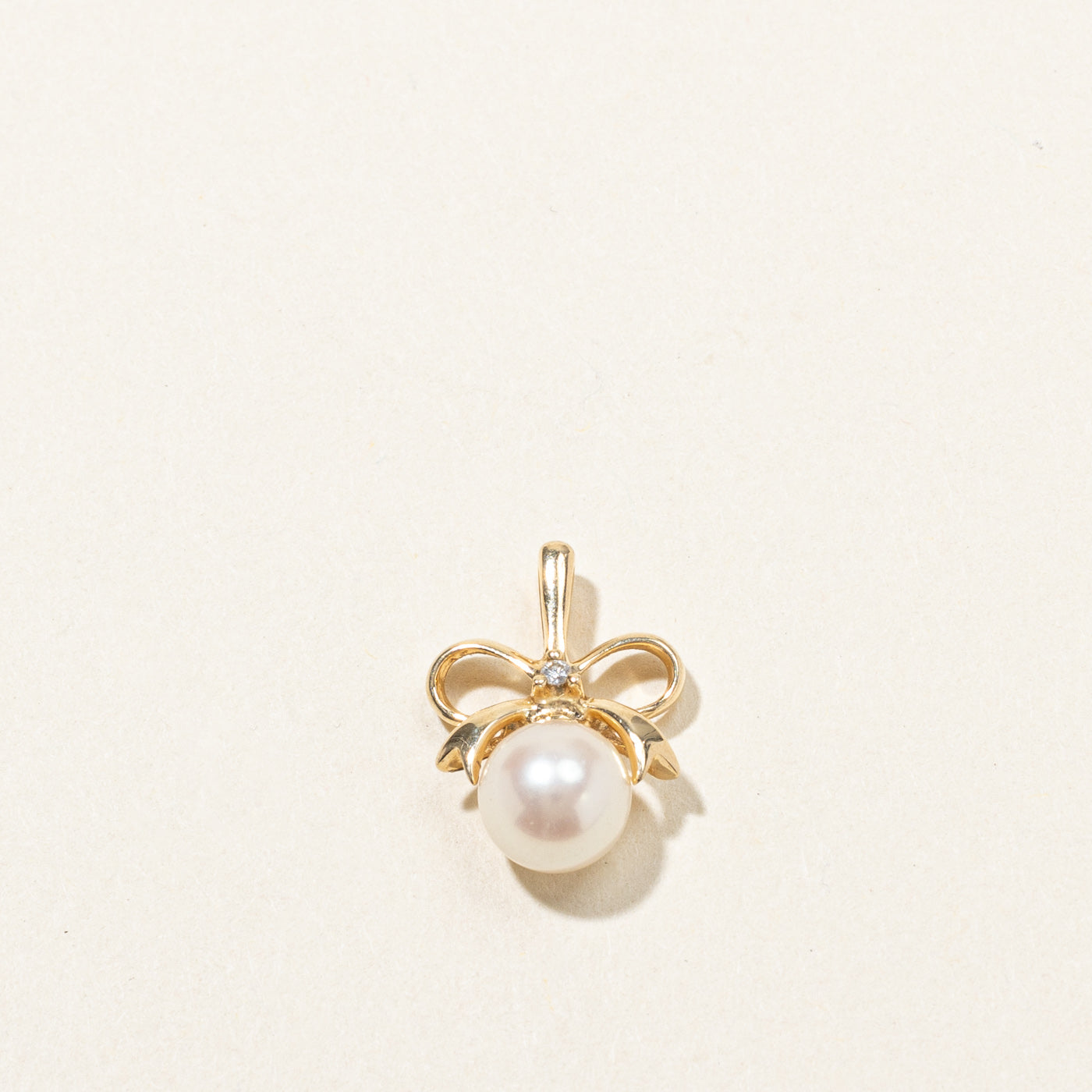 Pendentif ruban en perles et diamants | 0,01 ct | 