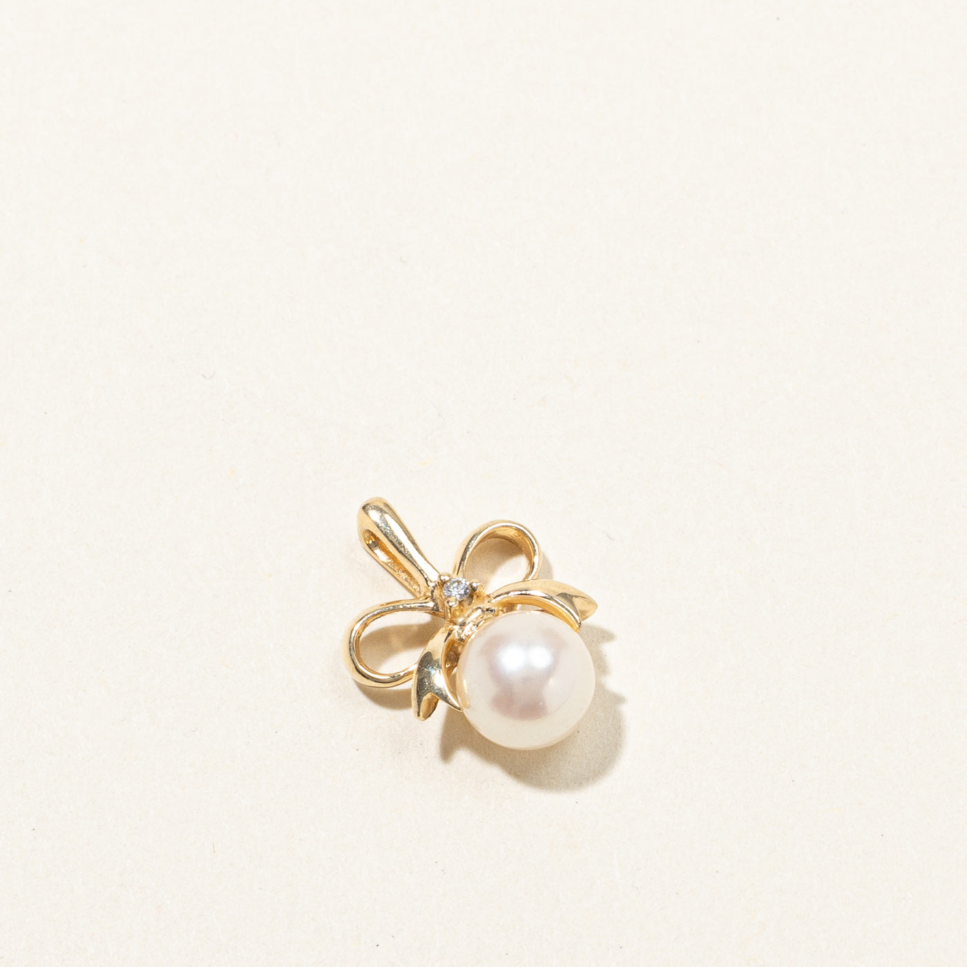 Pendentif ruban en perles et diamants | 0,01 ct | 