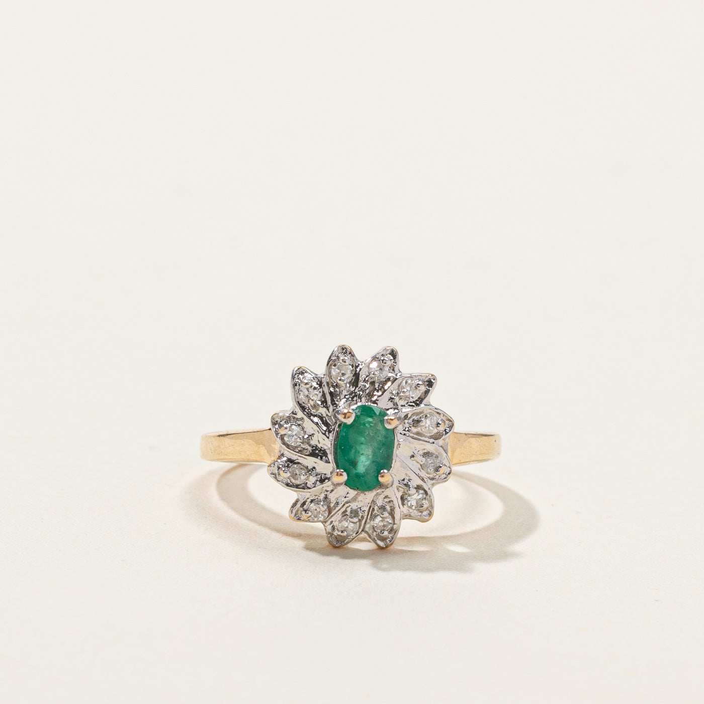 Bague cocktail émeraude et diamants | 0,20 ct | 0,06 ct au total | Taille 3,75 | 