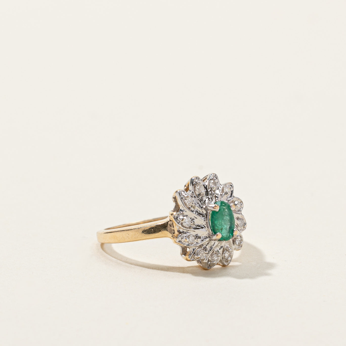 Bague cocktail émeraude et diamants | 0,20 ct | 0,06 ct au total | Taille 3,75 | 