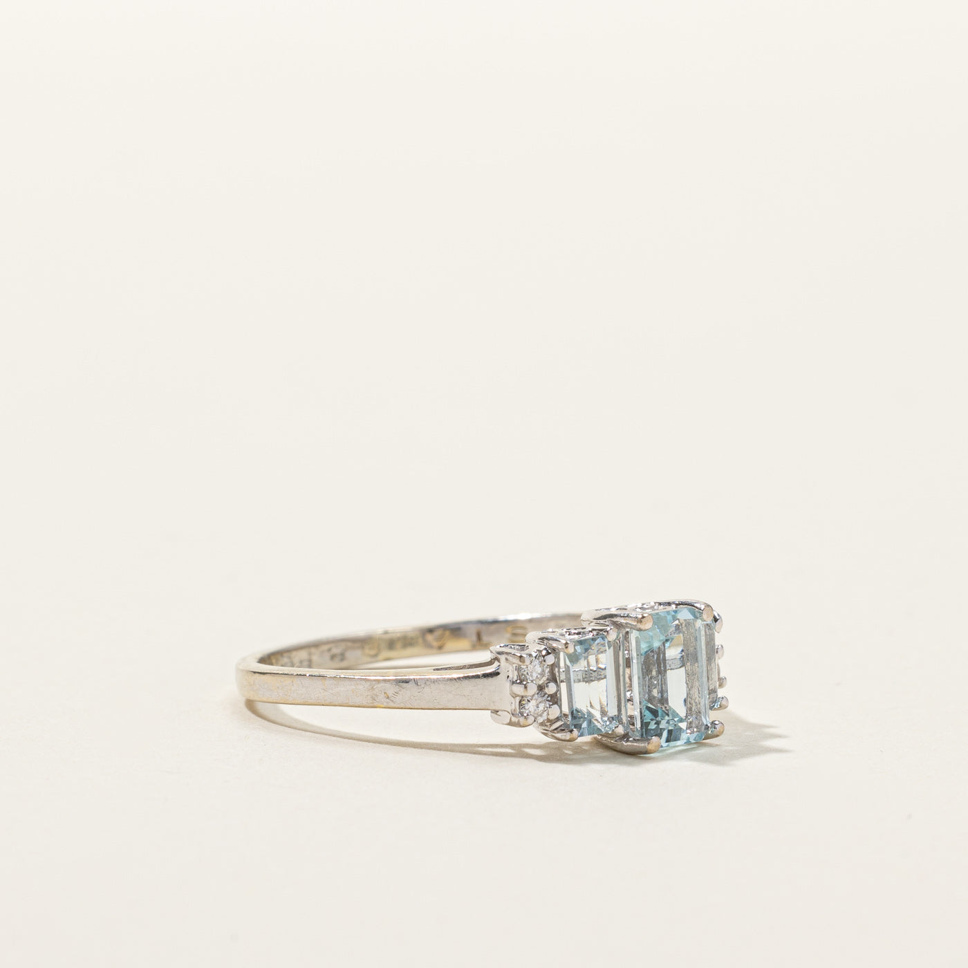 Aquamarine & Diamond Ring | 1.30ctw | 0.10ctw | SZ 10.5 |