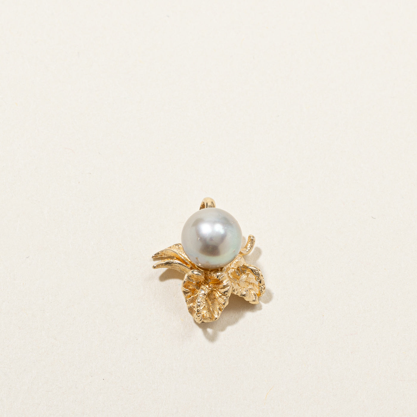 Pearl Floral Pendant