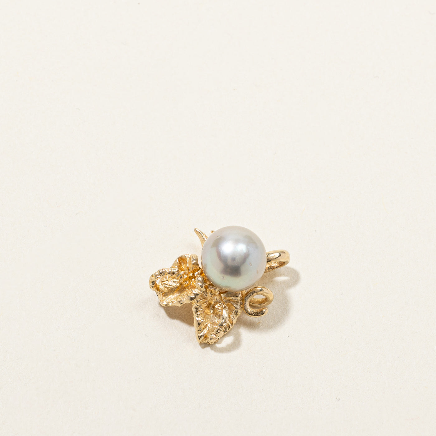 Pearl Floral Pendant