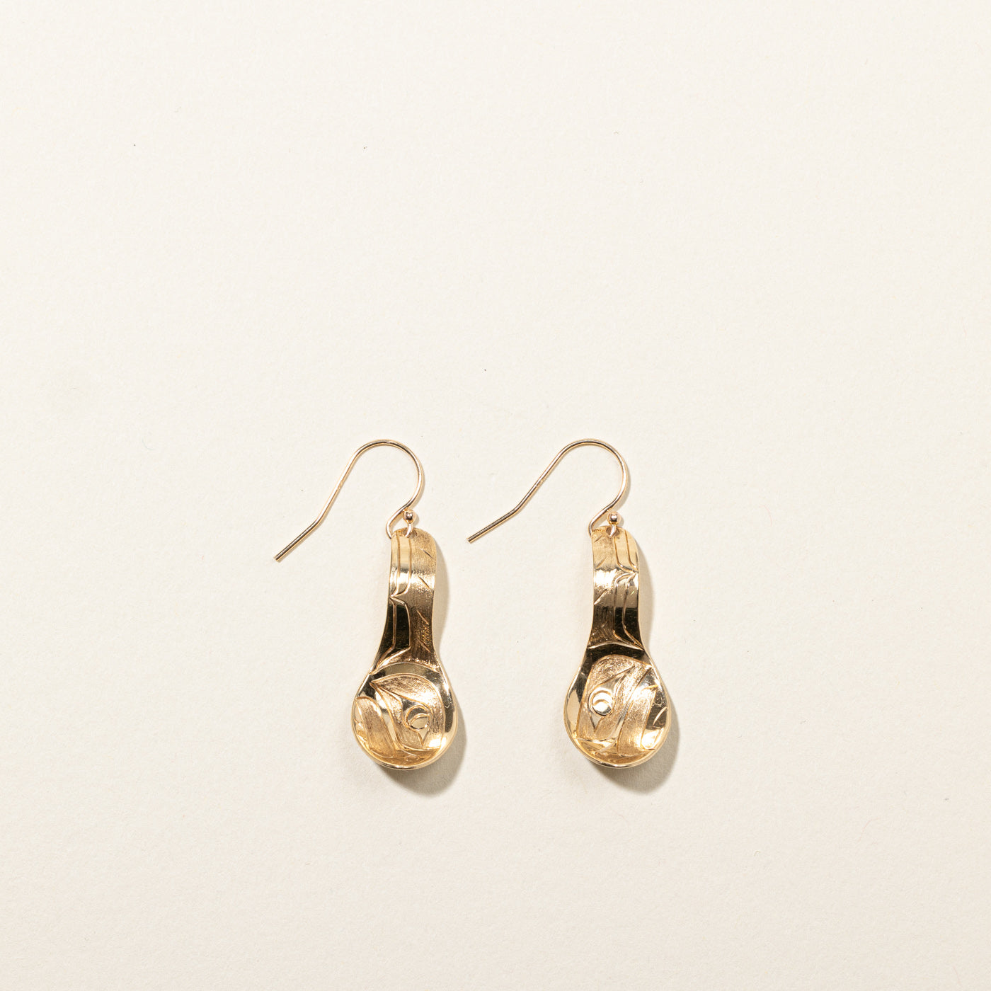 Boucles d'oreilles pendantes inspirées de l'art autochtone, motif cuillère 