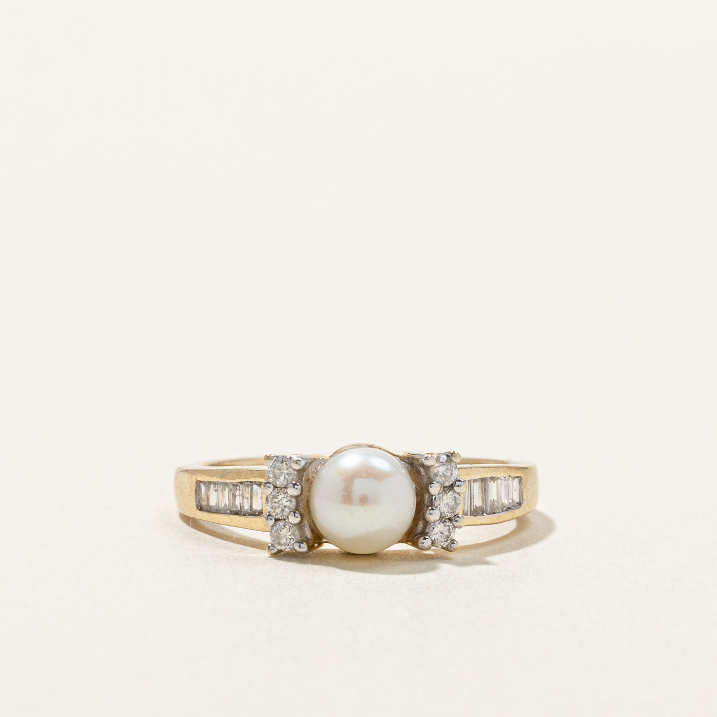 Pearl & Diamond Ring | 0.38ctw | SZ 7 |