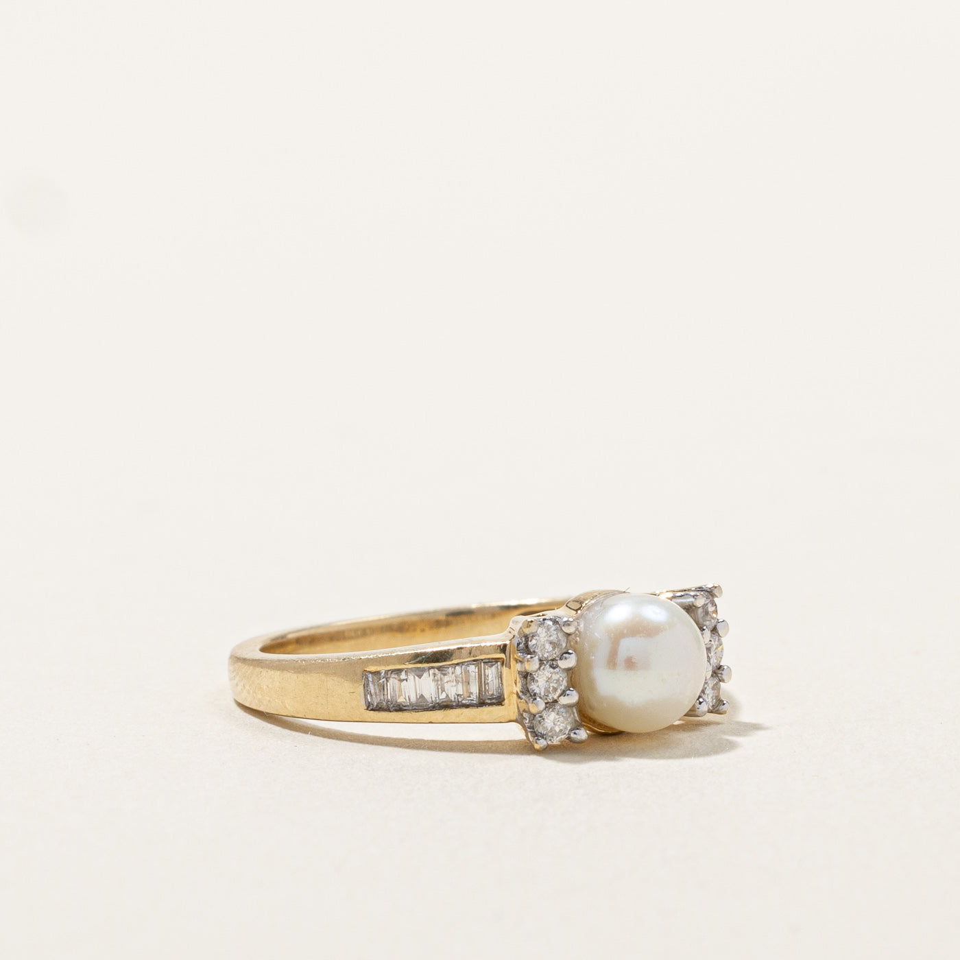 Pearl & Diamond Ring | 0.38ctw | SZ 7 |